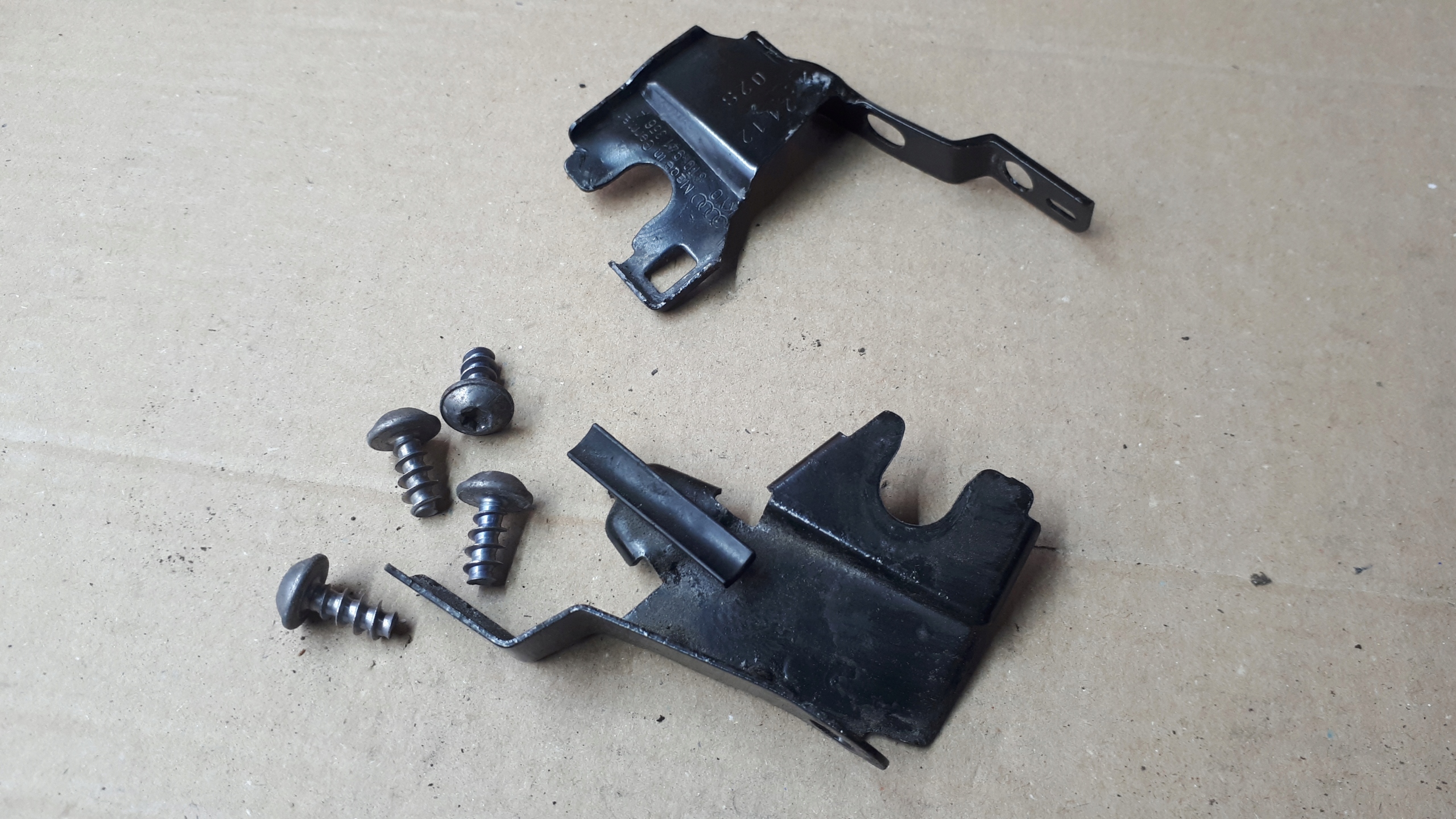 A4 B8 LIFT A5 Support plaque Phares Armature Avant KPL