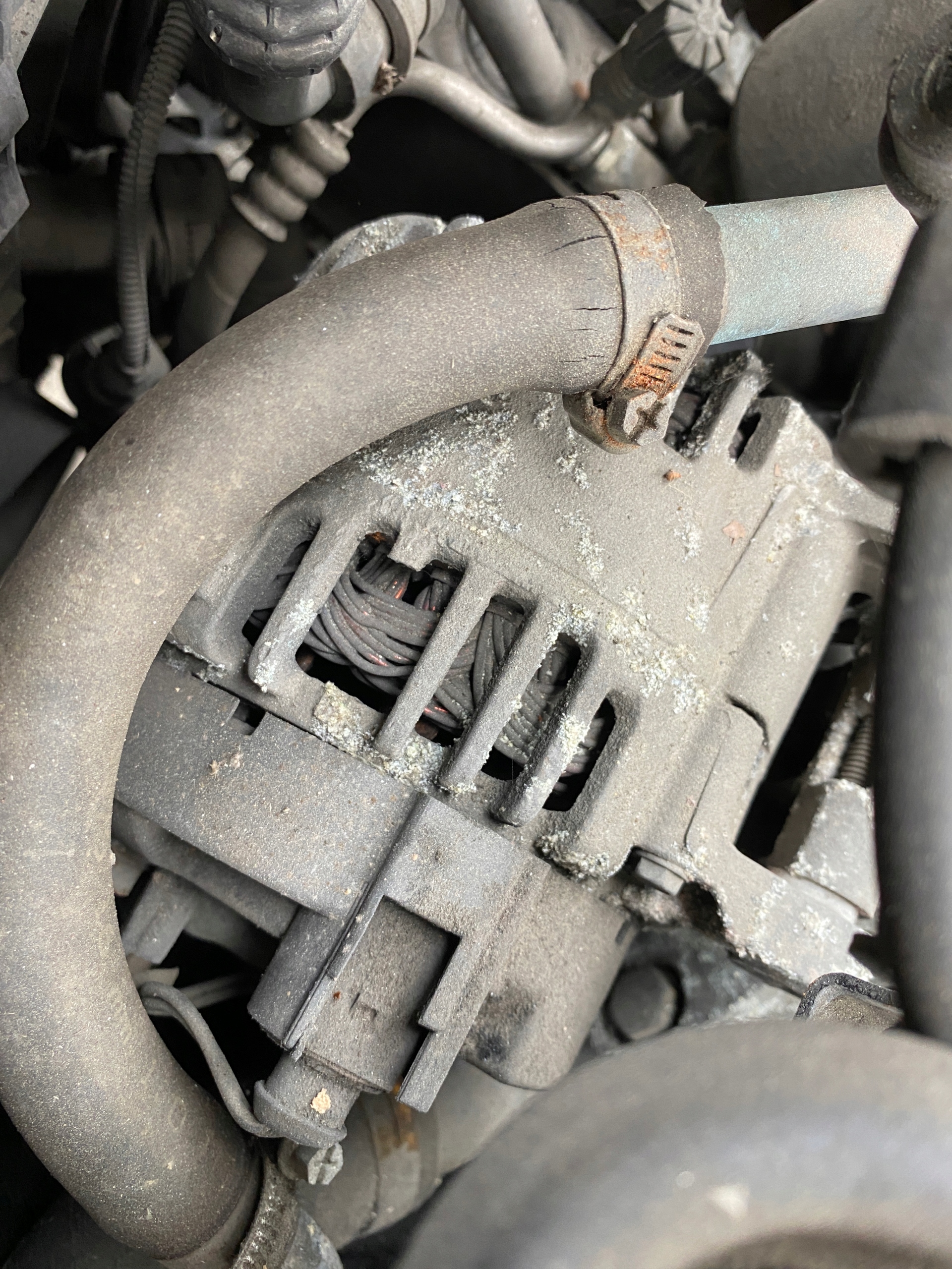 VW Touran 1 l 03-05 ALTERNATOR 2.0 TDI