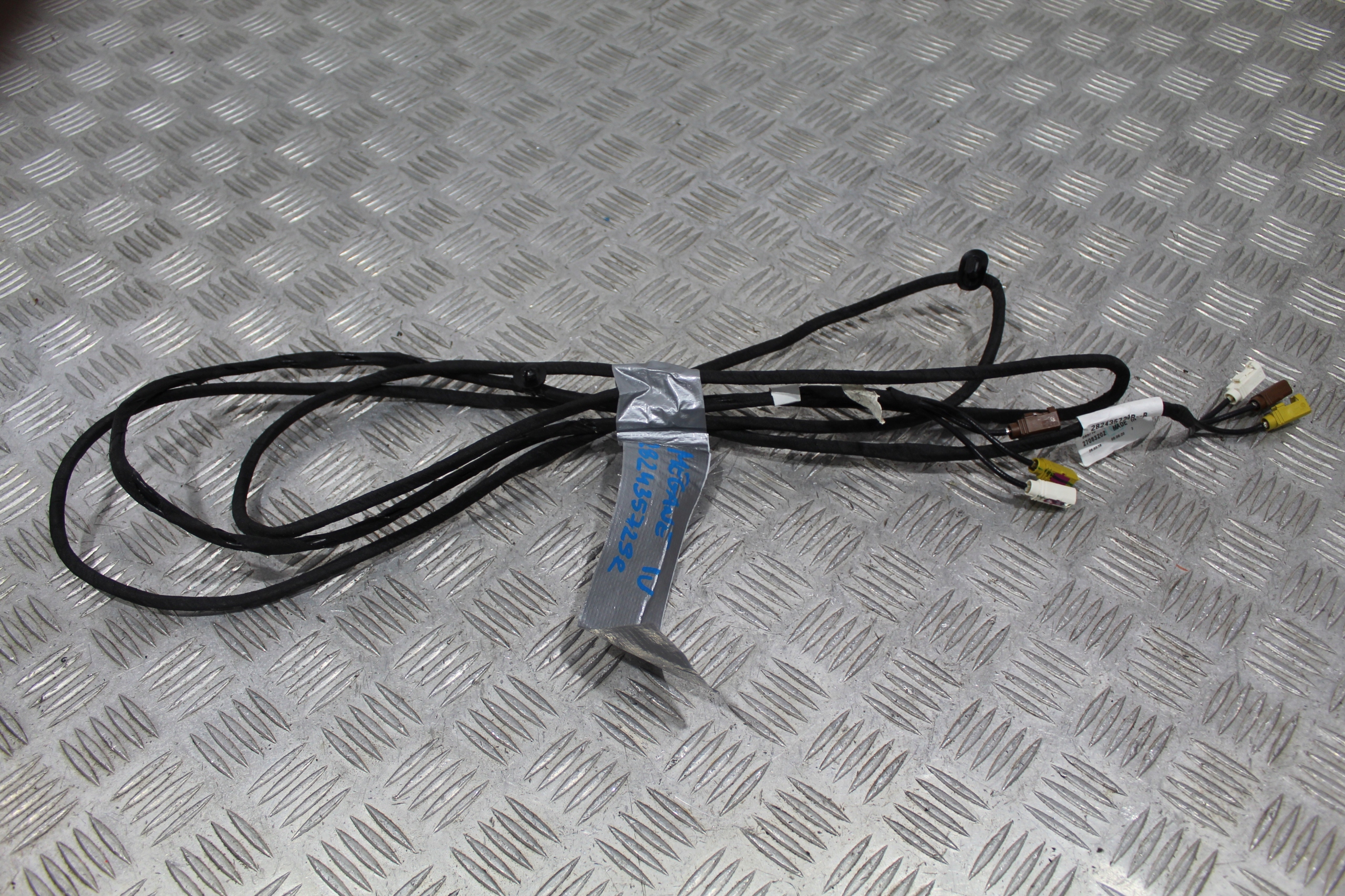 WIĄZKA ANTENOWA MEGANE IV 4 282435729R