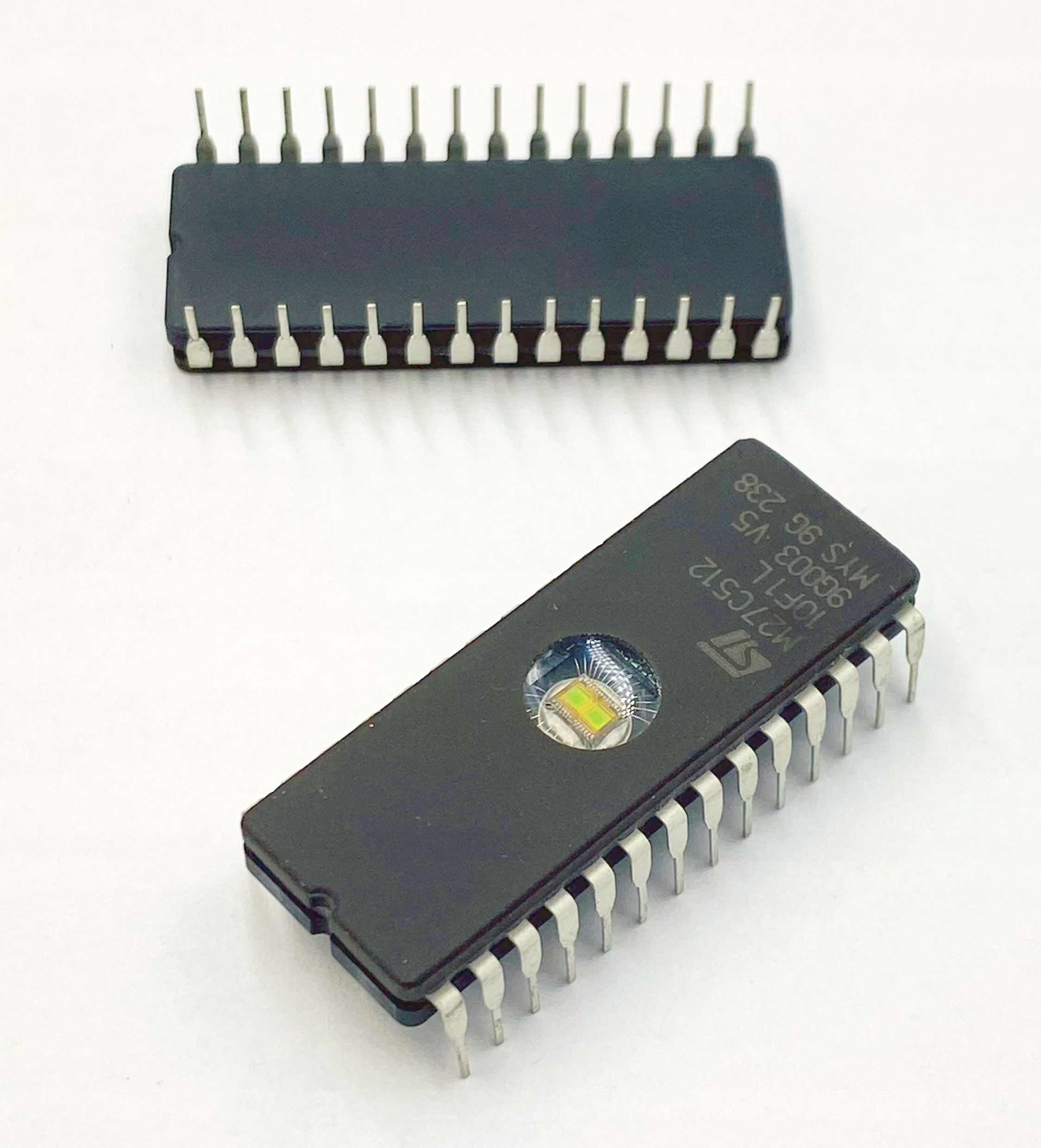 

M27C512-10F1 Pamięć Eprom Kasowalna (uv-c) DIP28