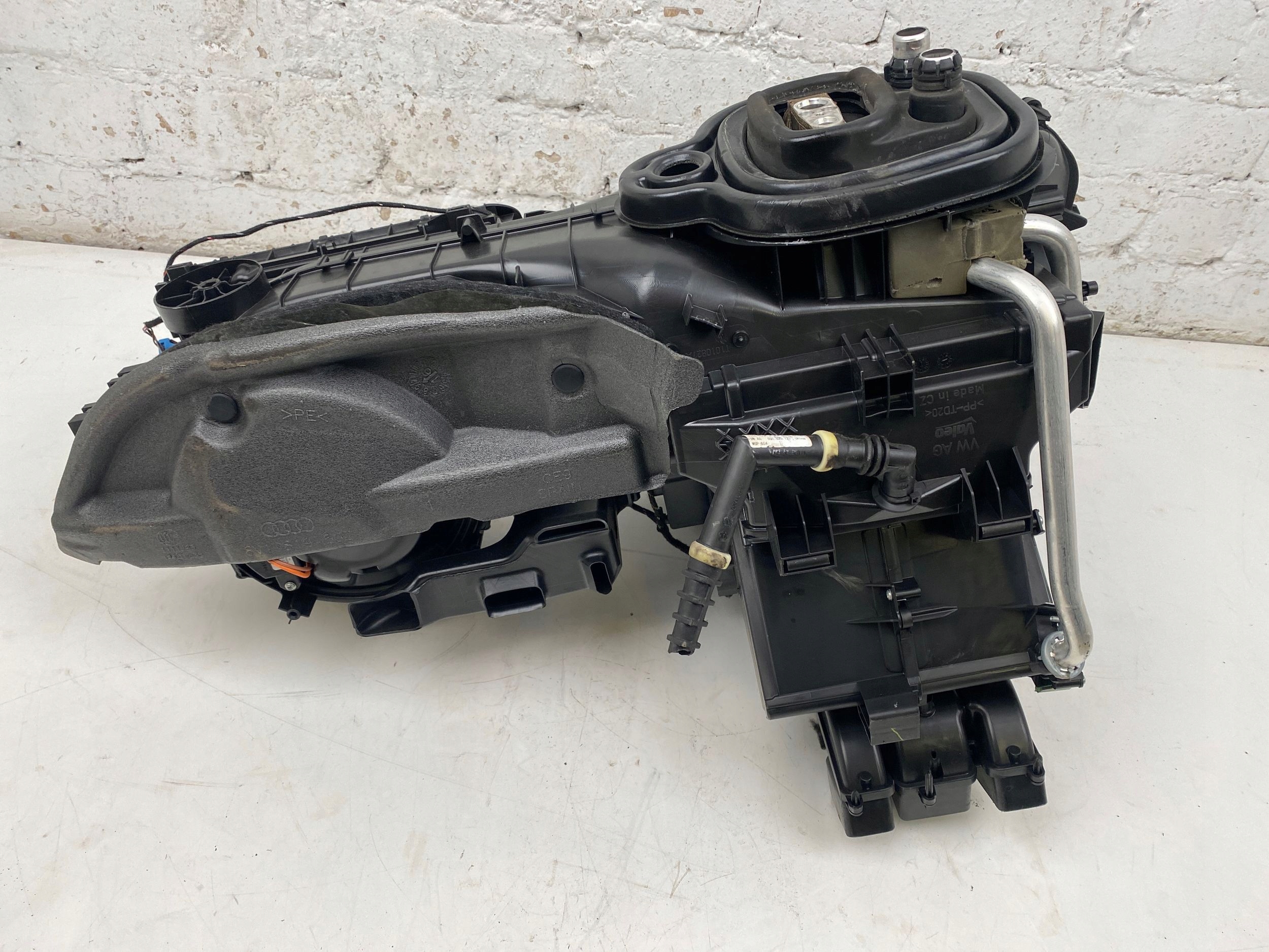 2018 Audi A3 S3 8V радиатор отопителя / комплект 8V1858431B