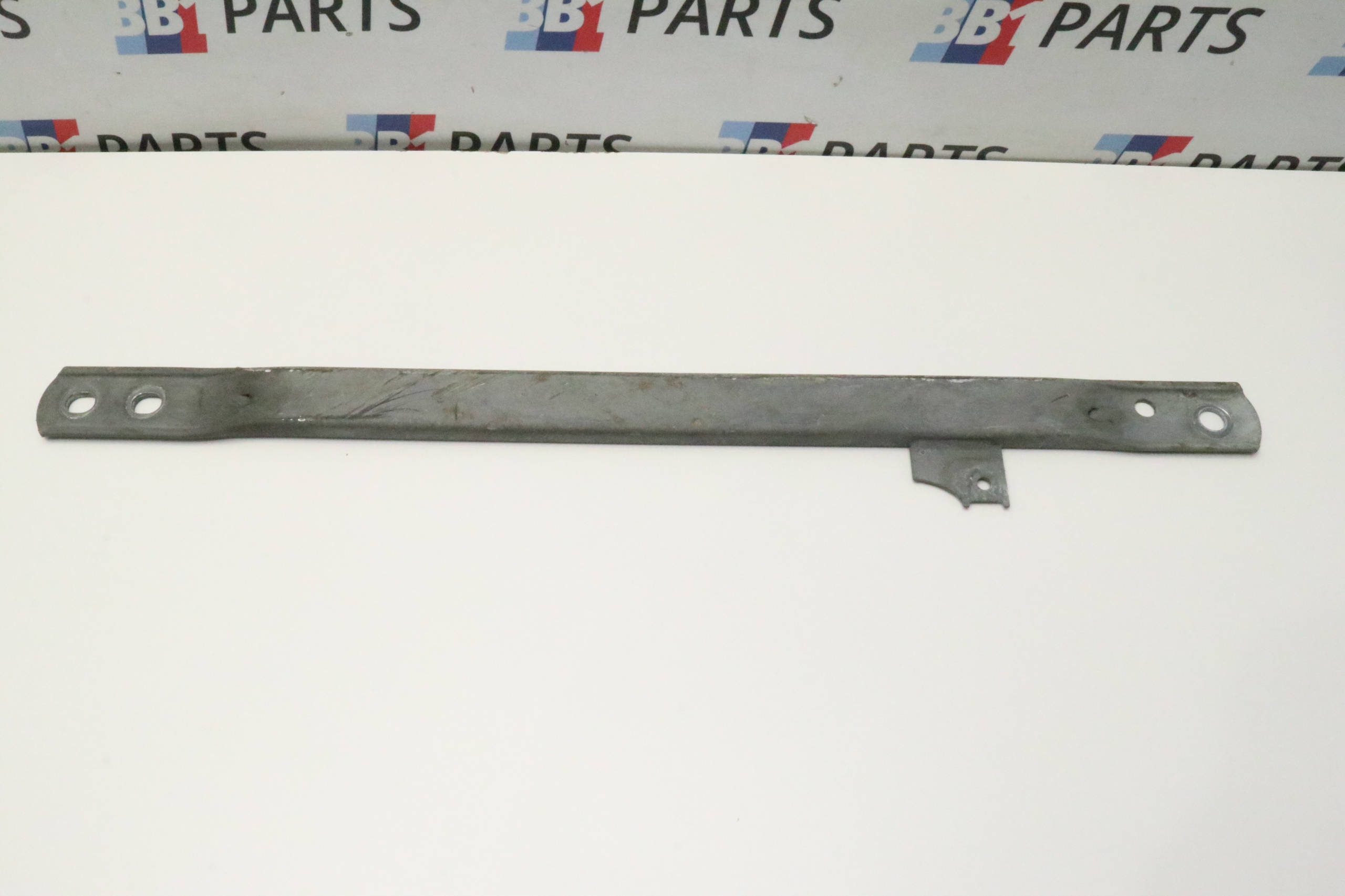 BMW G26 I4 console POPRZECZKA left rear part 7931655