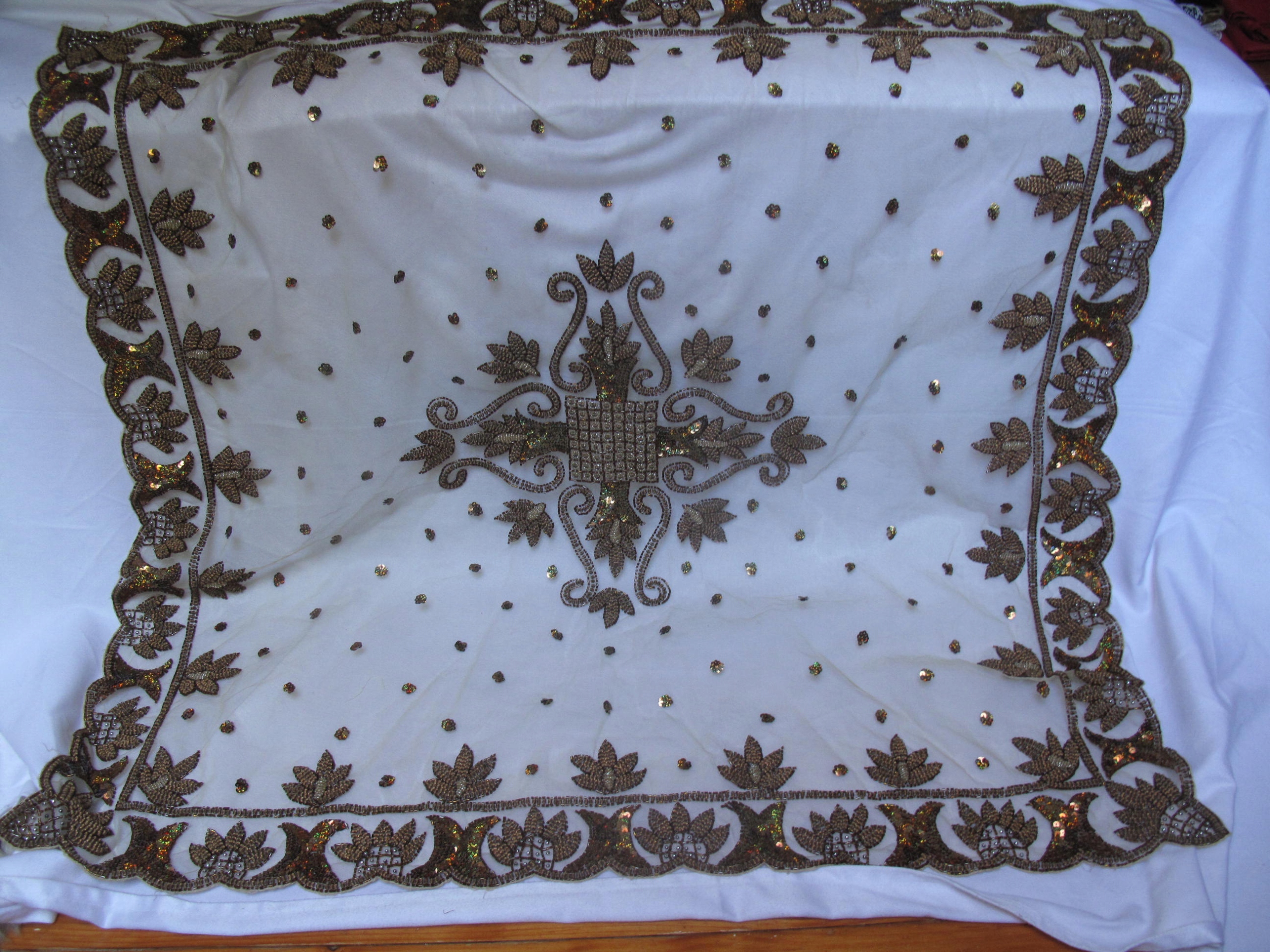 PRZEPIĘKNY CIĘŻKI RĘKODZIEŁO OBRUS