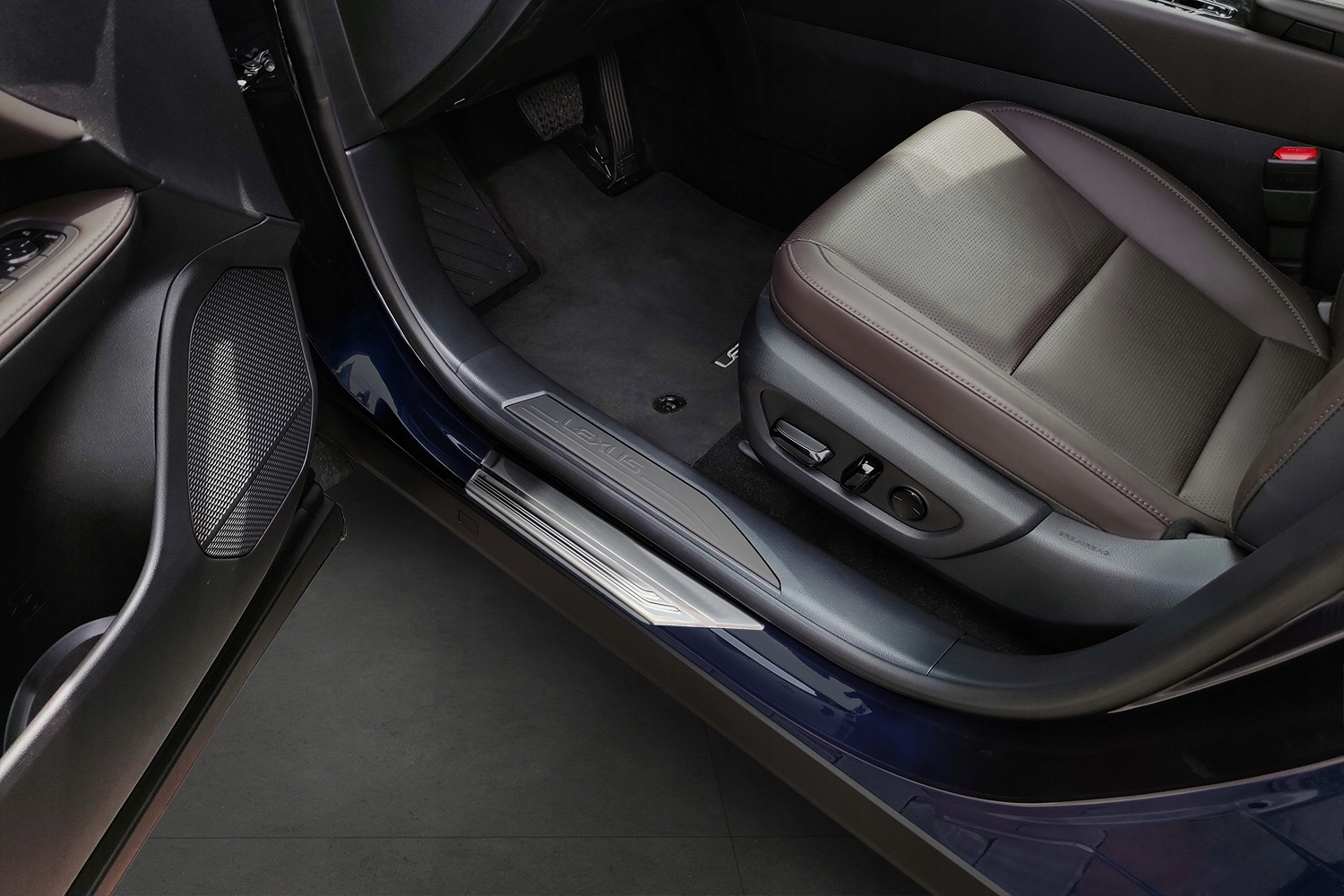 LEXUS RX V AL3 2022- NAKŁADKI LISTWY PROGOWE PROGI Numer katalogowy producenta 2/23050