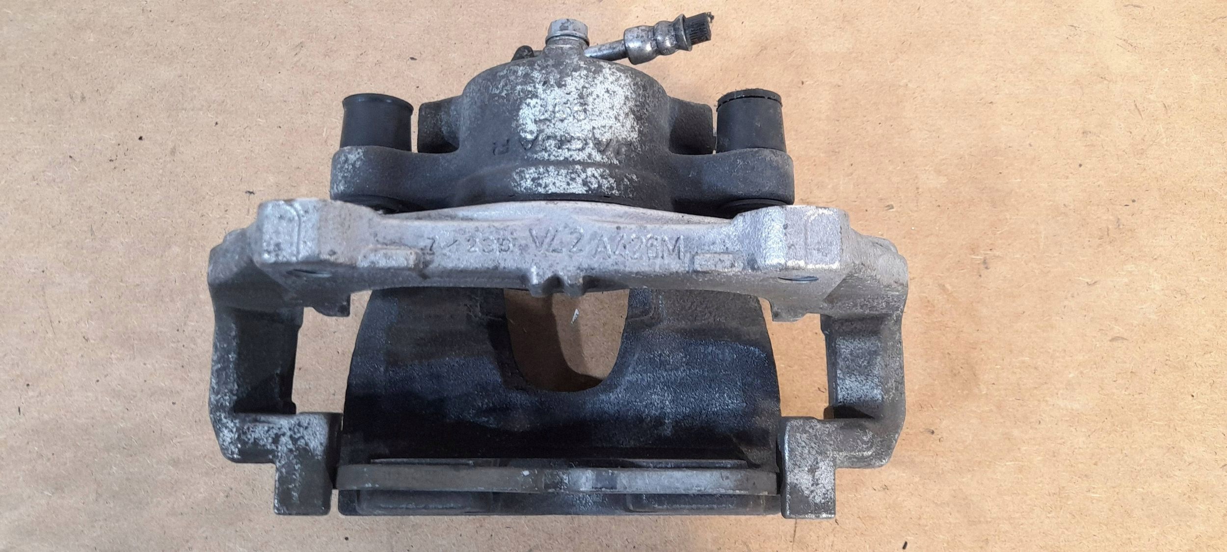 Land Rover Discovery Sport caliper brake front right A426M (B574)