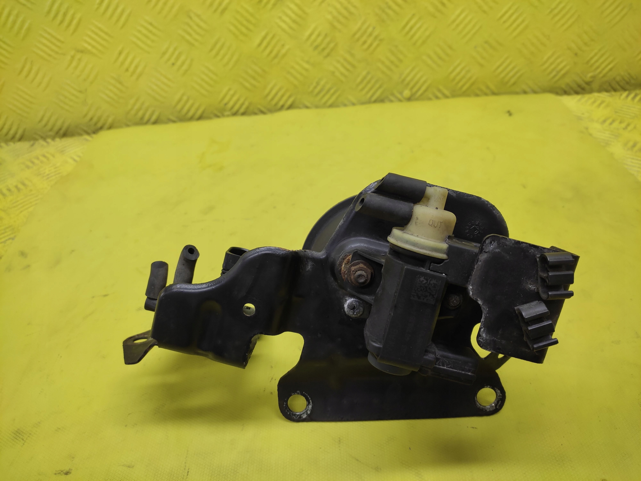SEAT EXEO 2.0 TDI Vanne à vide 3R0131425
