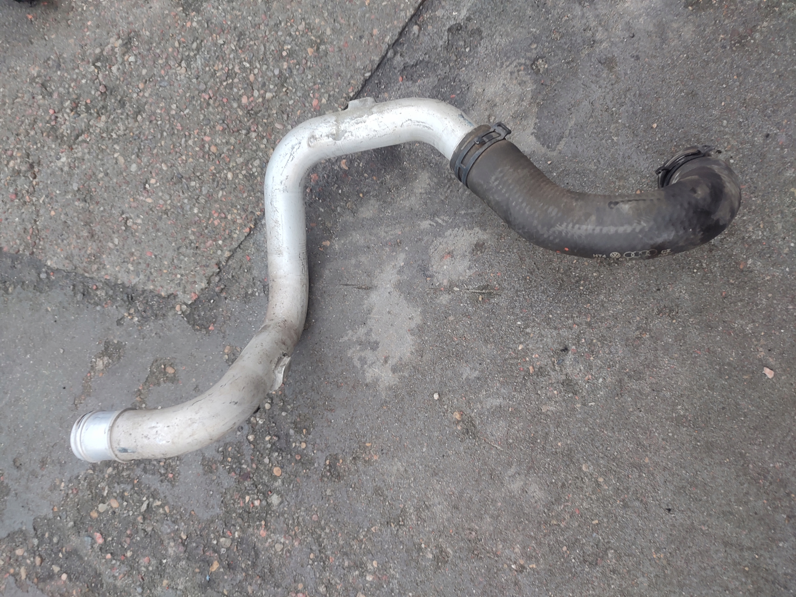 420121061 - Audi R8 420 4.2 2006-10 шланг шланг для воды