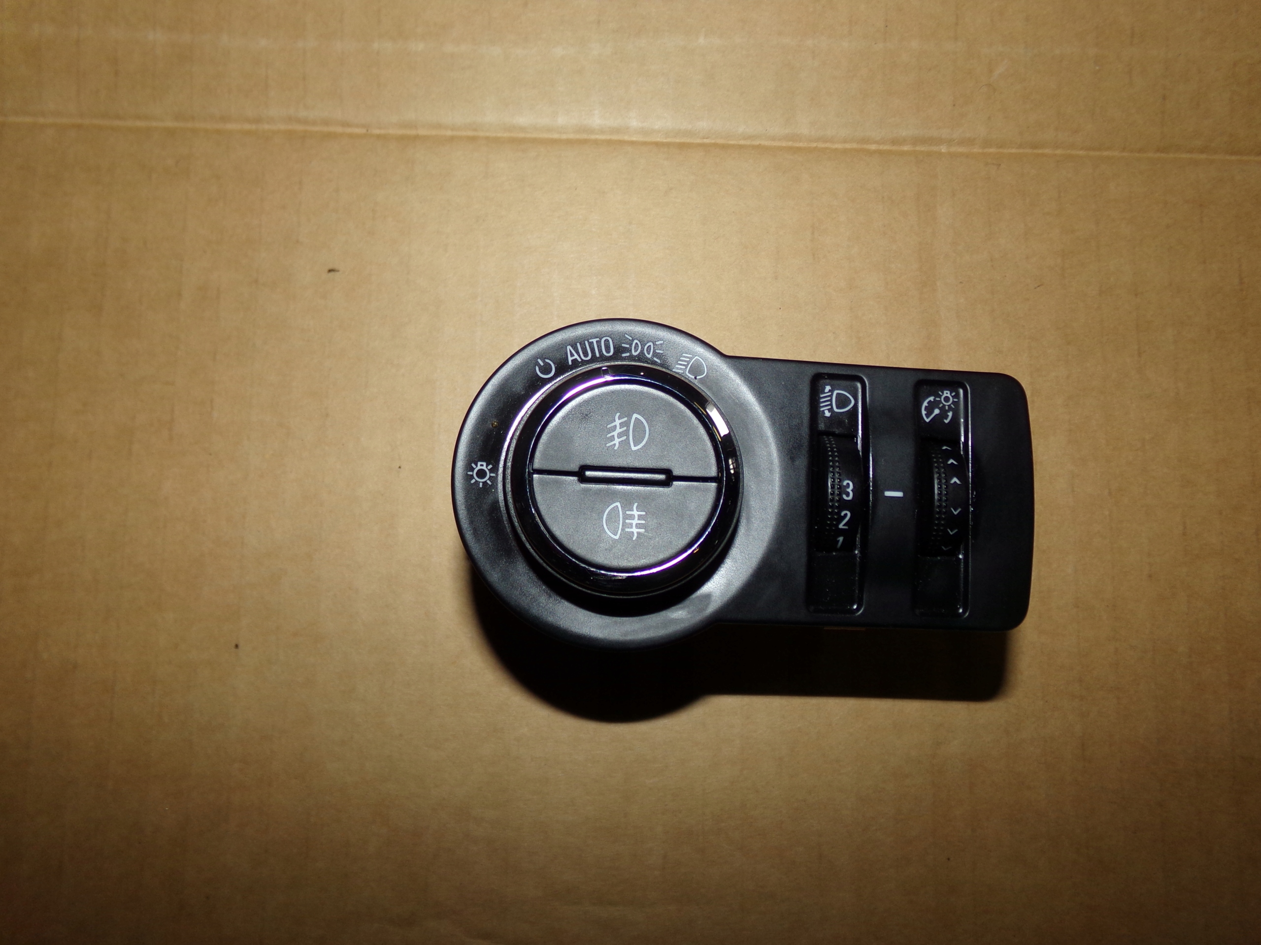 ПЕРЕМИКАЧ ВИМИКАЧ СВІТЛА 13385625 ASTRA IV J