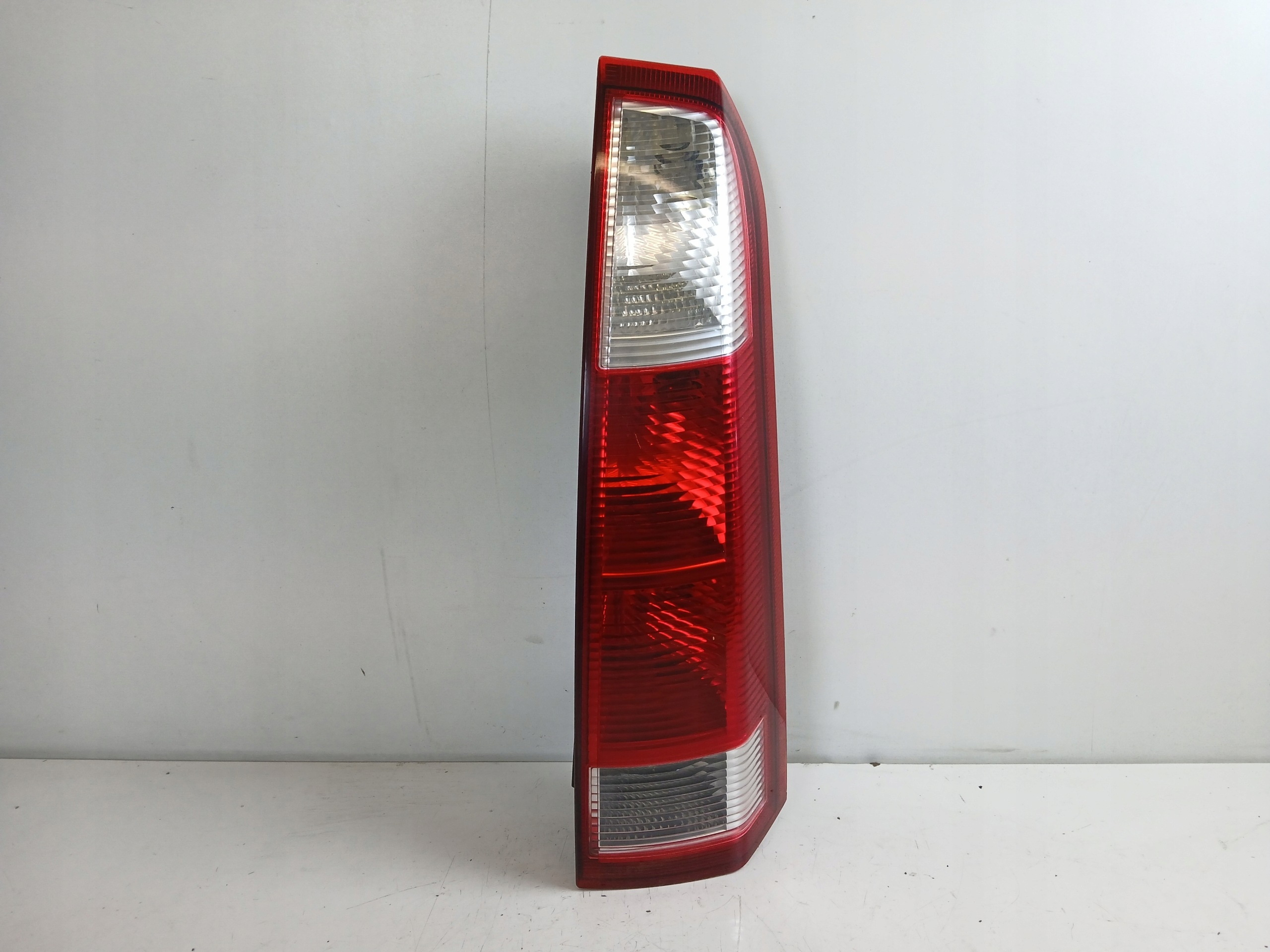 OPEL MERIVA A light right rear part