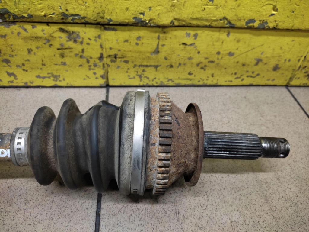 HYUNDAI SANTA FE and 2.0 CRDI semi-axis right front