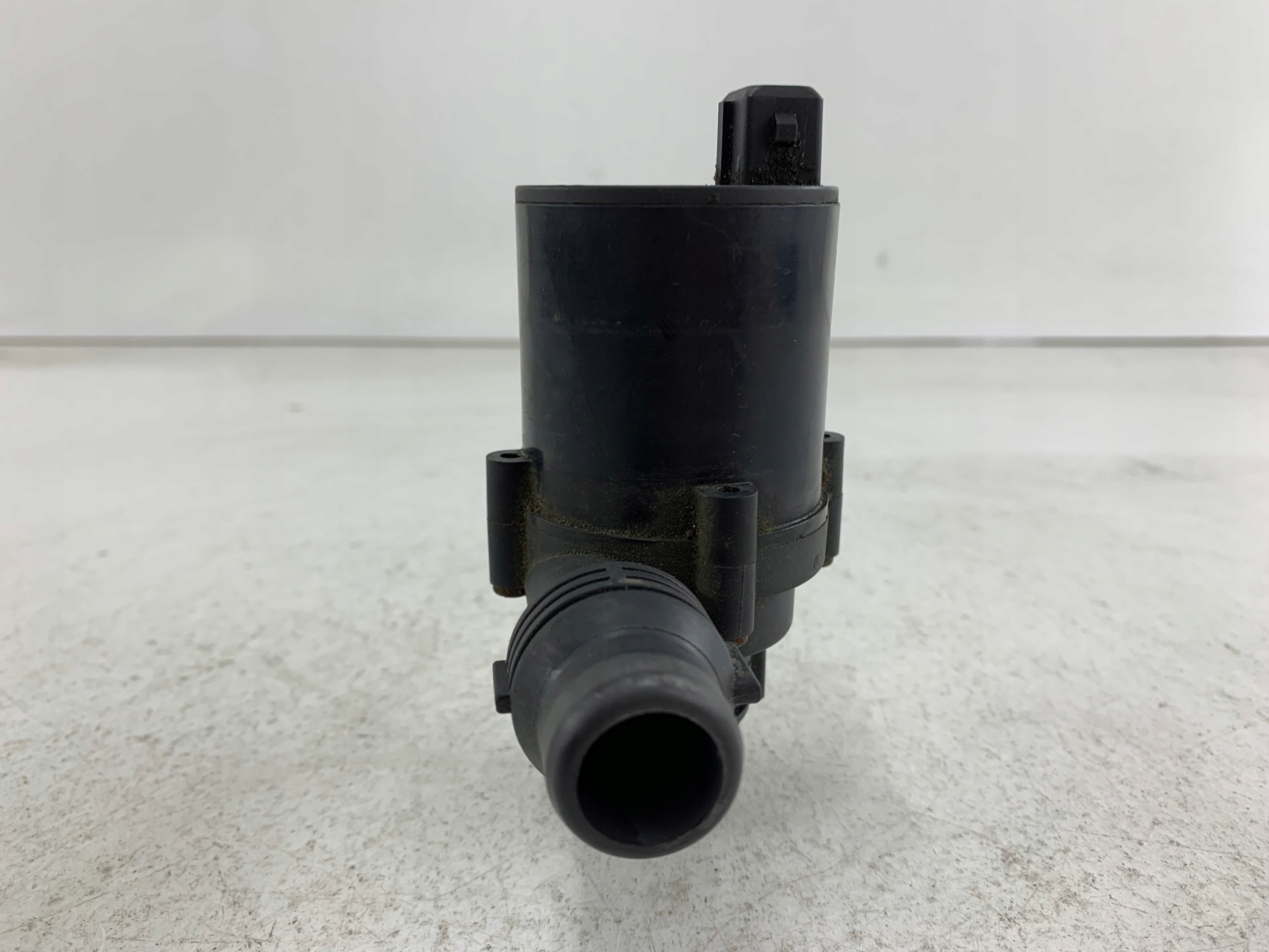 BMW E65 LIFT 3.0 D supplementary water pump 6922699