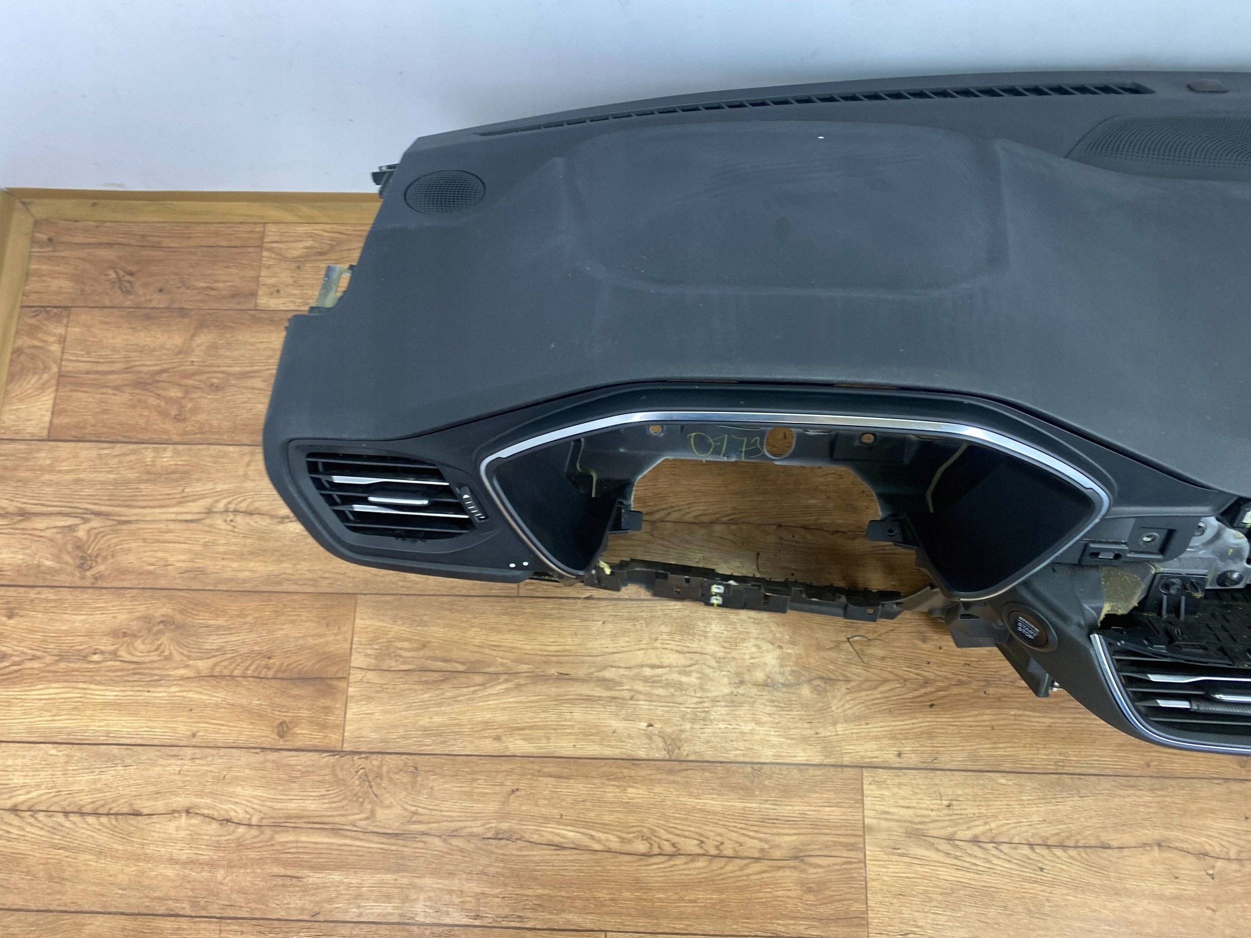 dashboard instrument panel Ford Escape Titanium IV 2020+