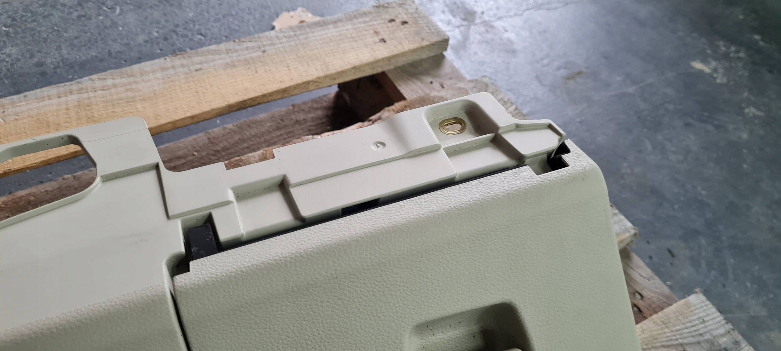 Q5 80A cover passenger compartment below steering wheel, 80B863075C