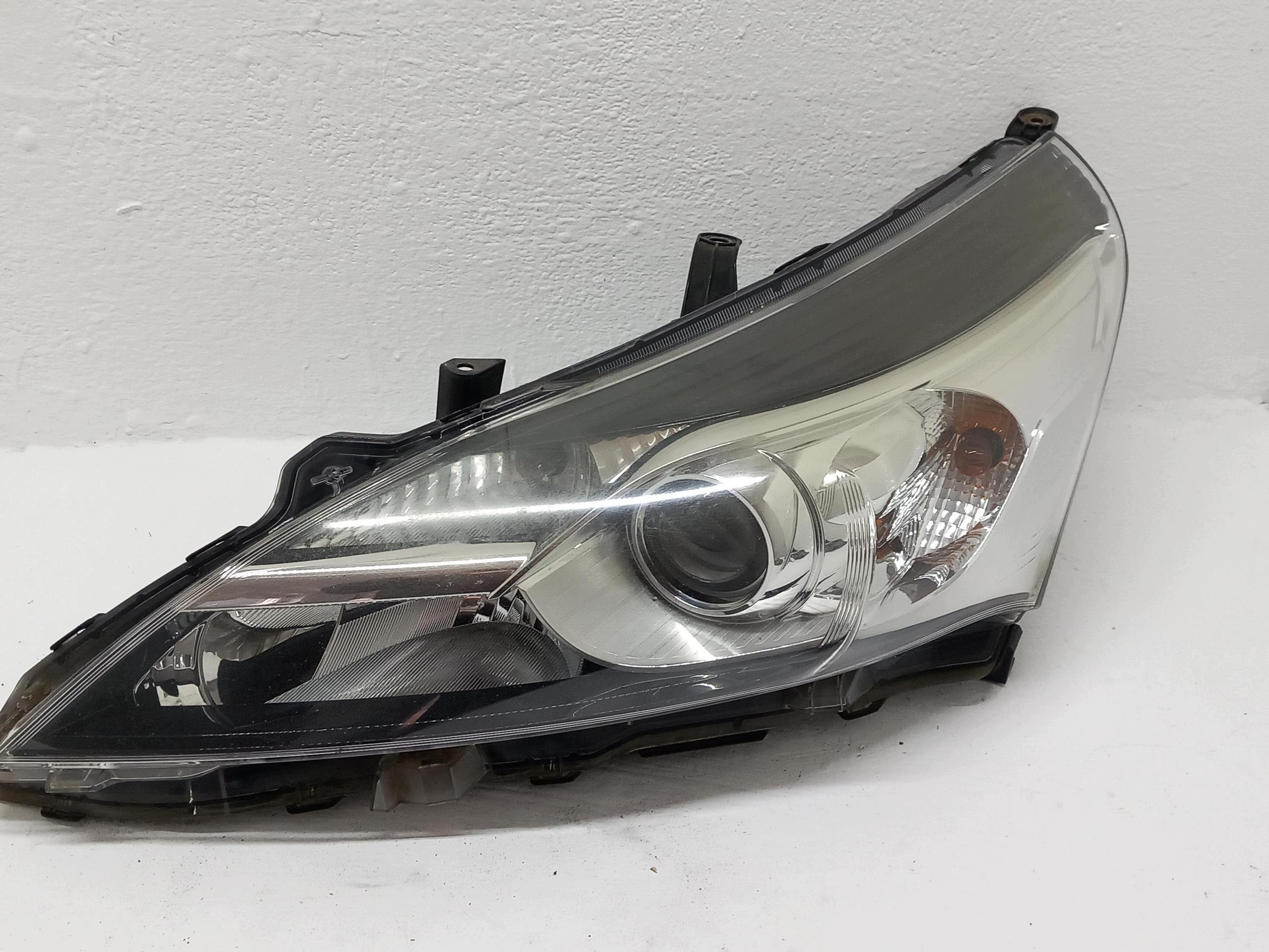 light front REFLEKTOR left TOYOTA VERSO LIFT 81150-0F161 OE