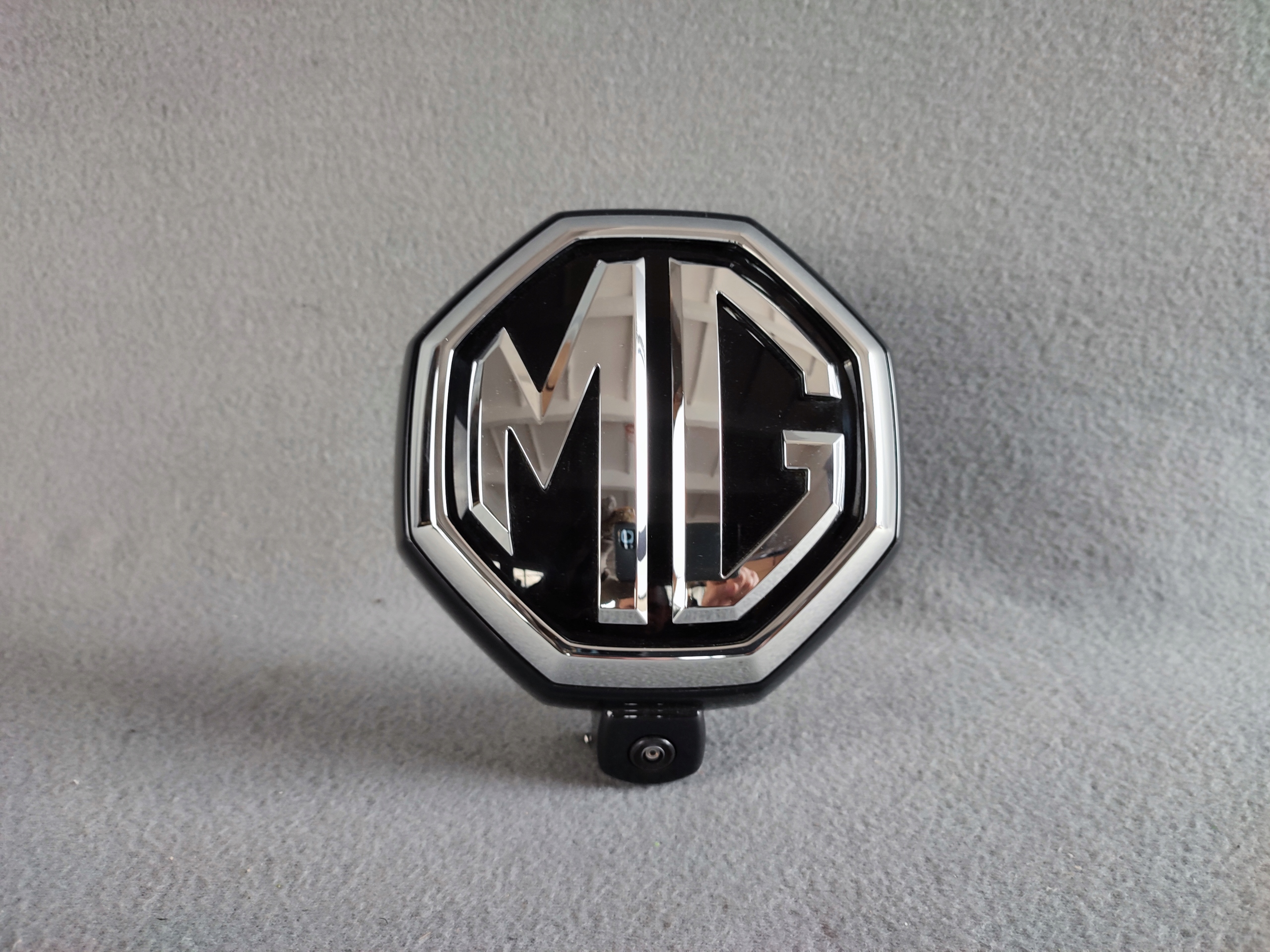 MG ZS EMBLEMAT PRZÓD + KAMERA 10628733