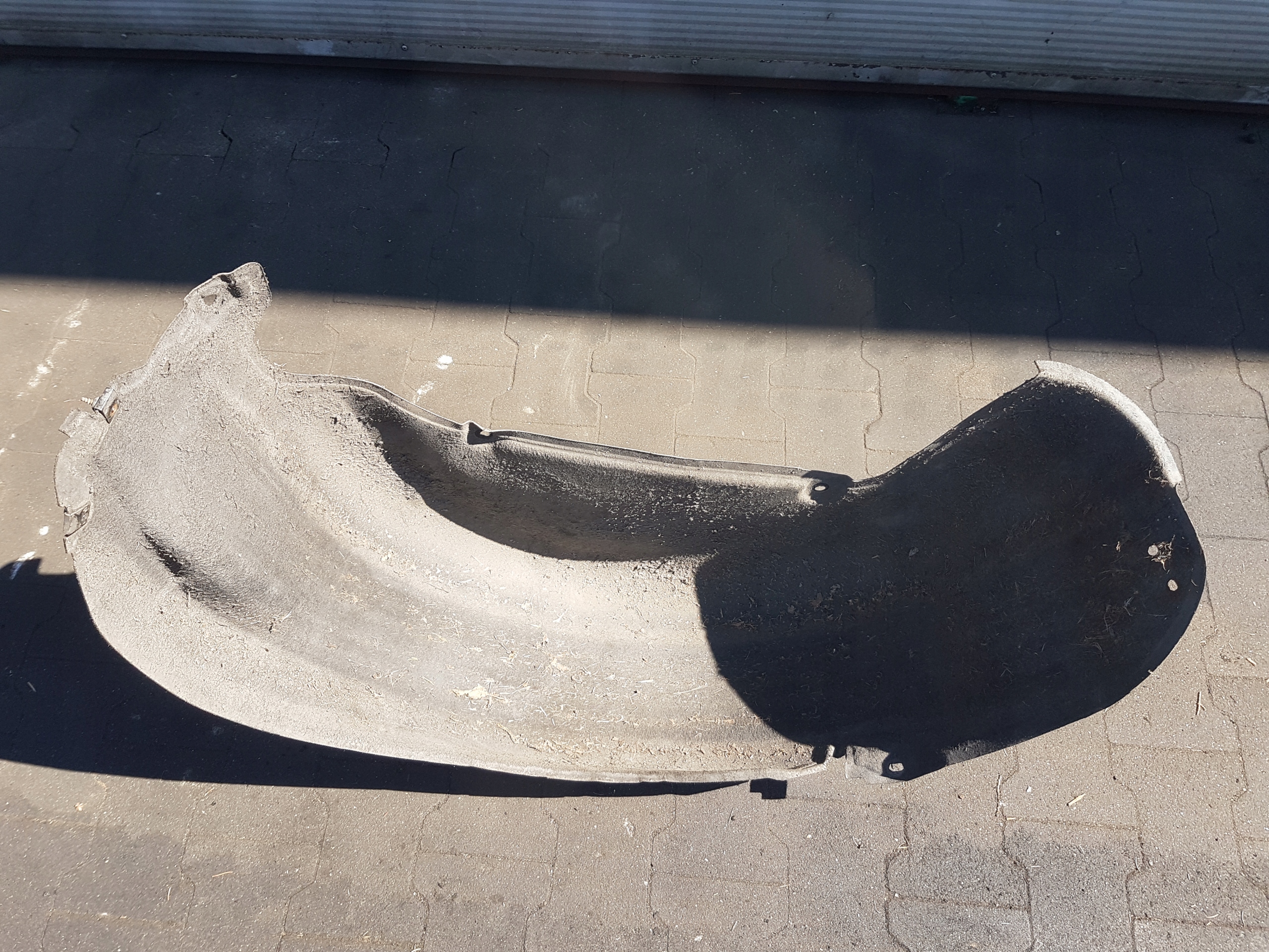mudguard right rear. CITROEN C5 III 9681095080