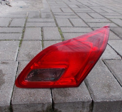 OPEL ASTRA J IV HB PRAWA TYLNA LAMPA W KLAPE