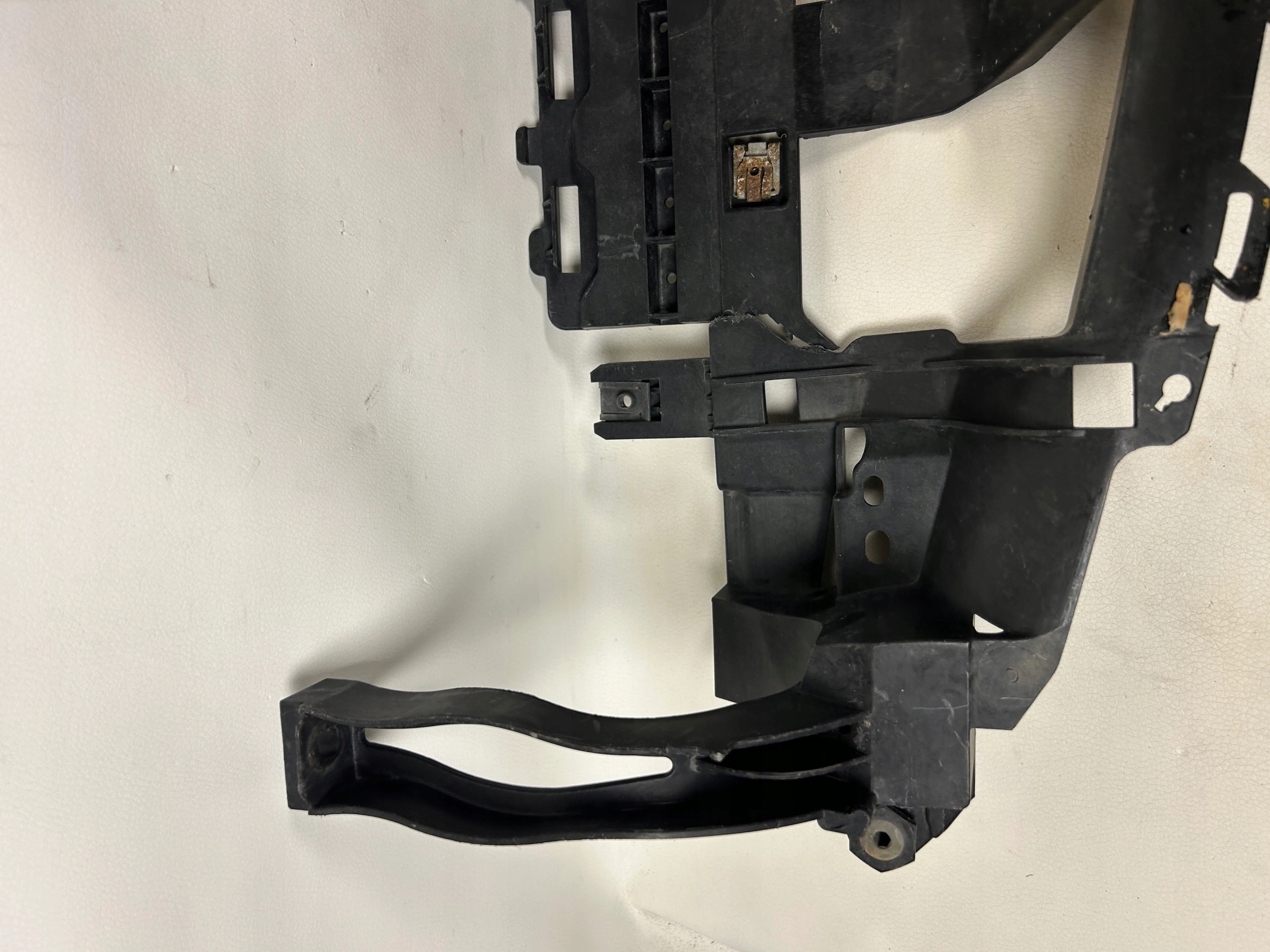 PORSCHE MACAN 95B pillar lower of a bumper wall support 95B805241B