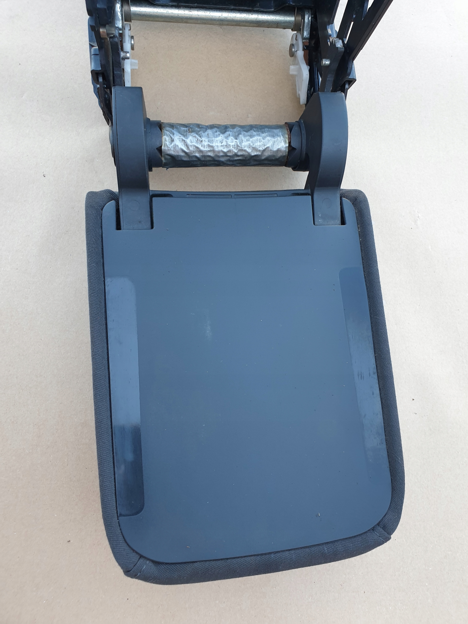armrest adjustable TUNELU SRODKOWEGO VW GOLF V 1K OE EU