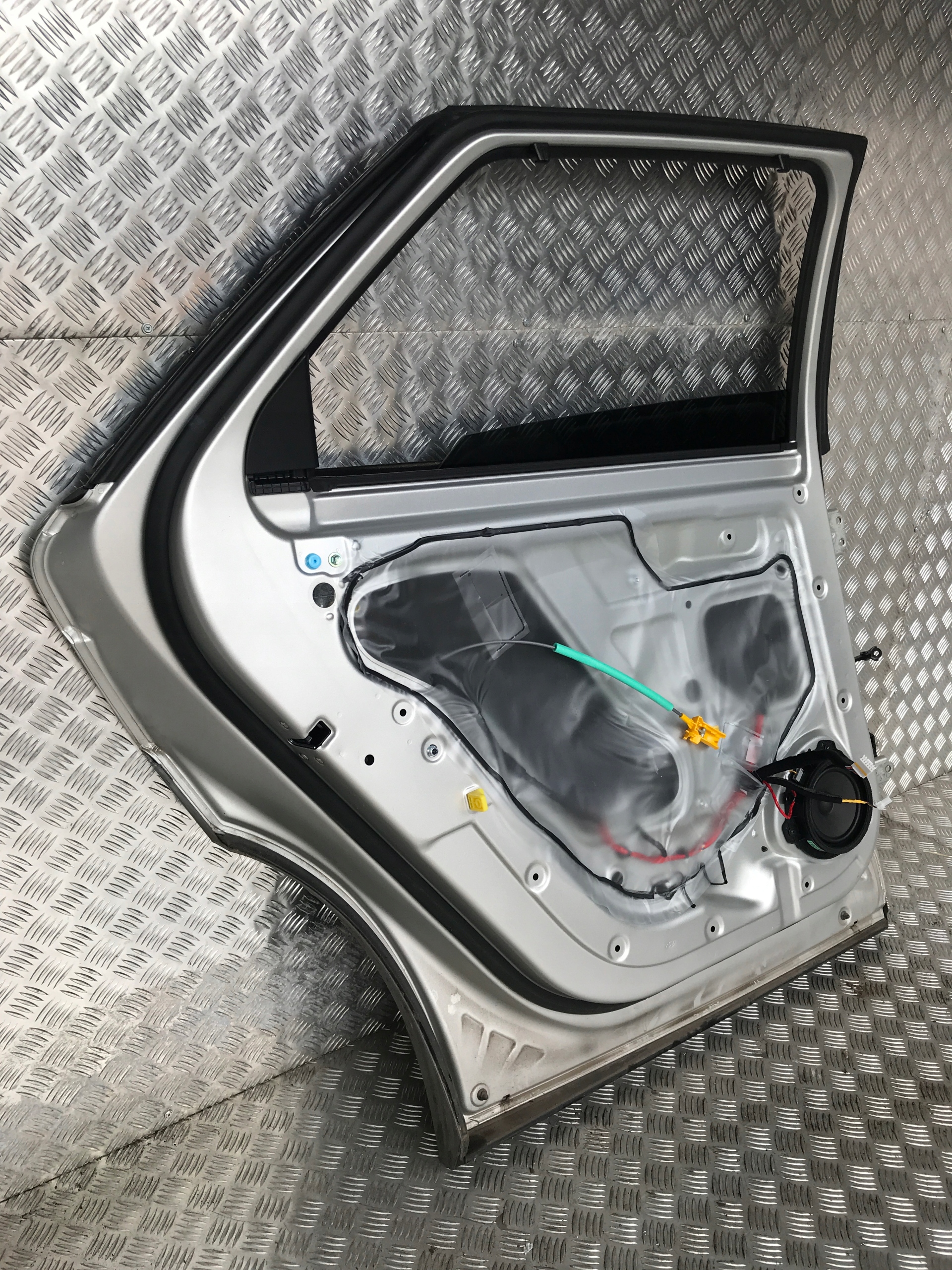 HYUNDAI IONIQ 5 DRZWI TYLNE TYŁ LEWE KPL W3T 21- Wersja Europejska