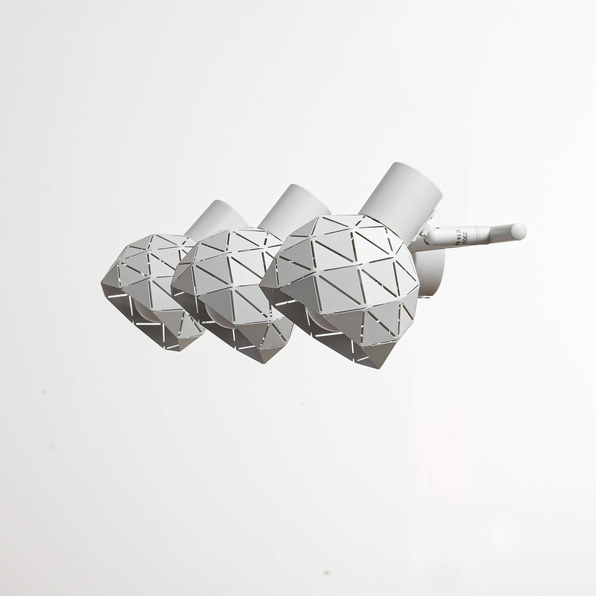 Dlhá nástenná lampa s reflektormi, ohýbaný kov s priehľadmi Reus, biela