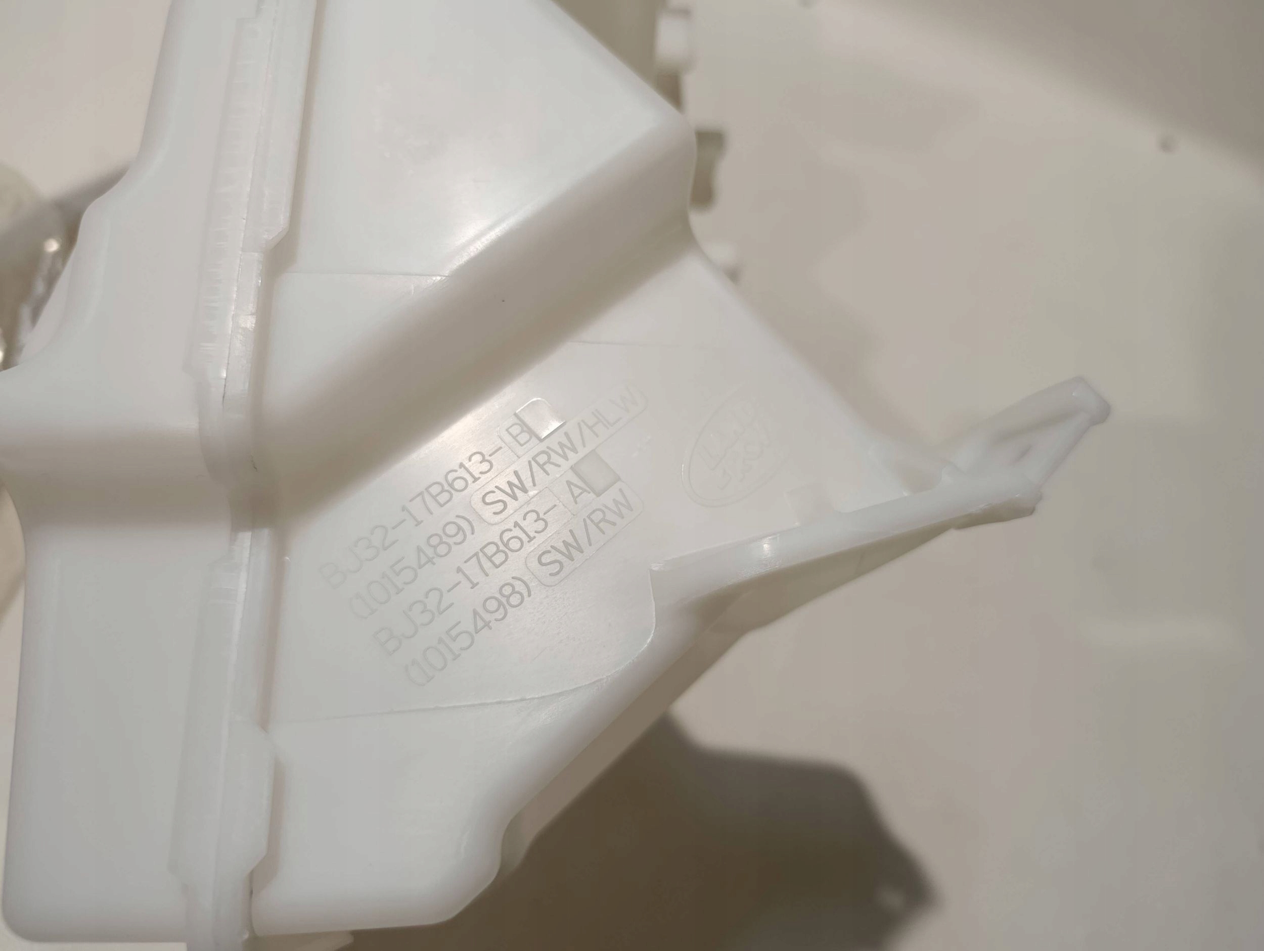 бачок омывателя Range Rover Evoque L538 BJ32-17B613-B