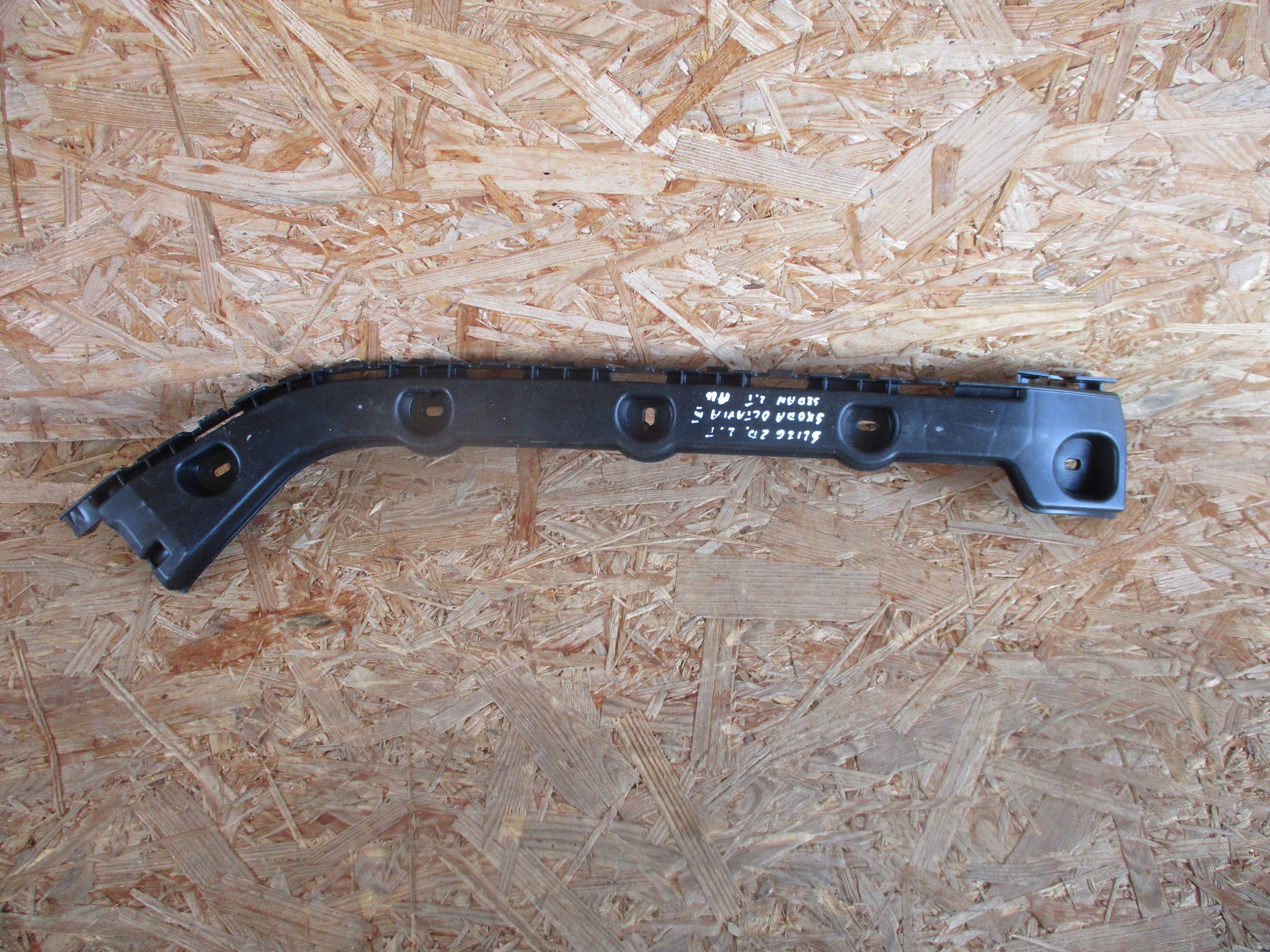 bumper bracket rear part rear SKODA OCTAVIA III sedan 5E5