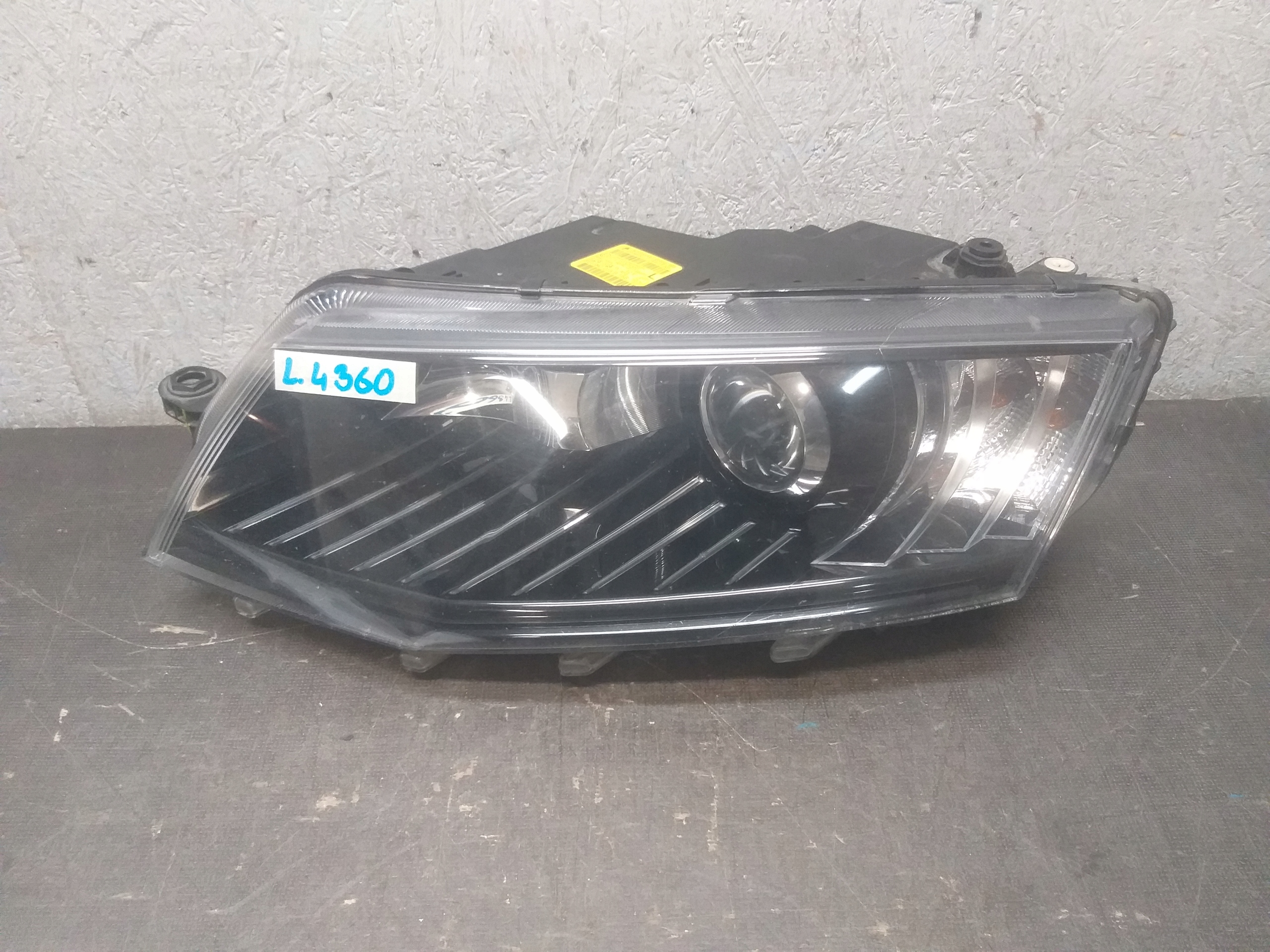 light front left SKODA OCTAVIA III 3 14-17 XENON LED 5E1941015B