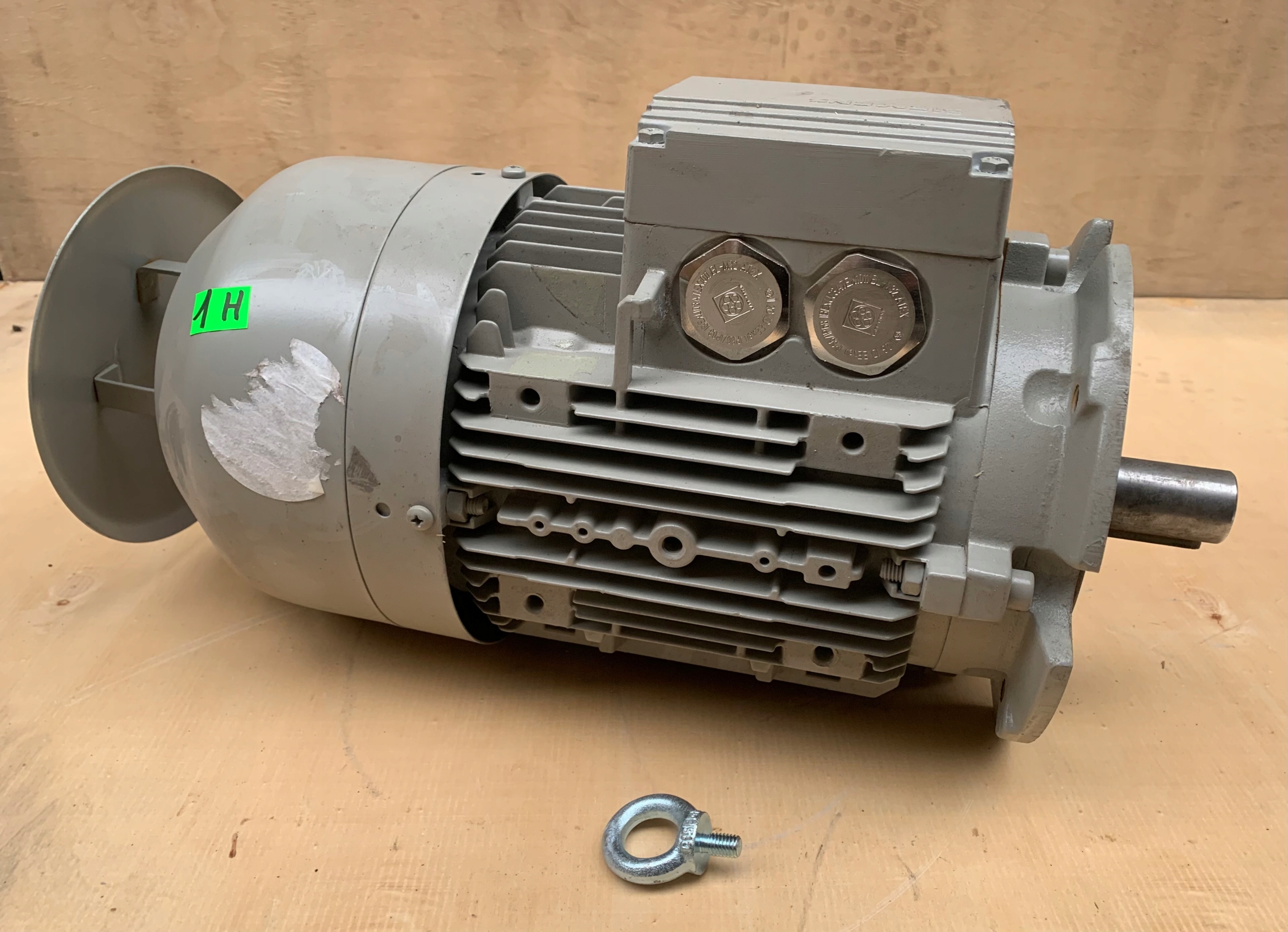 Silnik elektryczny 1,5 kW 935 obr/min kołnierzowy