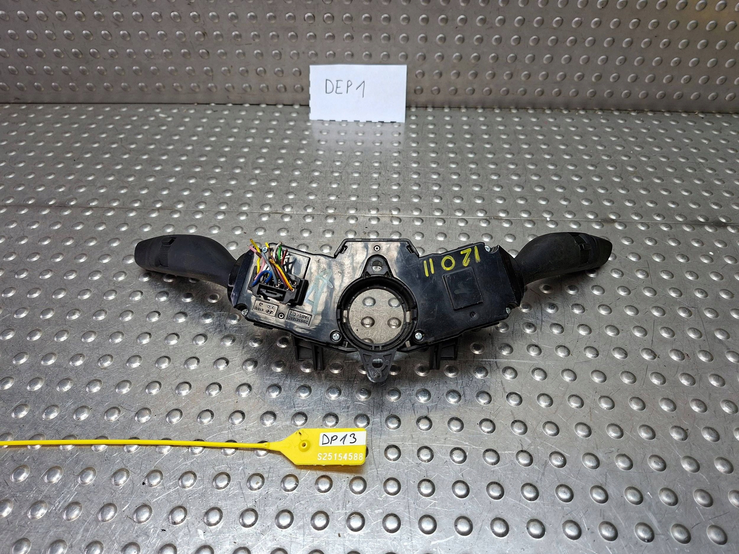 steering wheel levers and controls control HYUNDAI I20 14