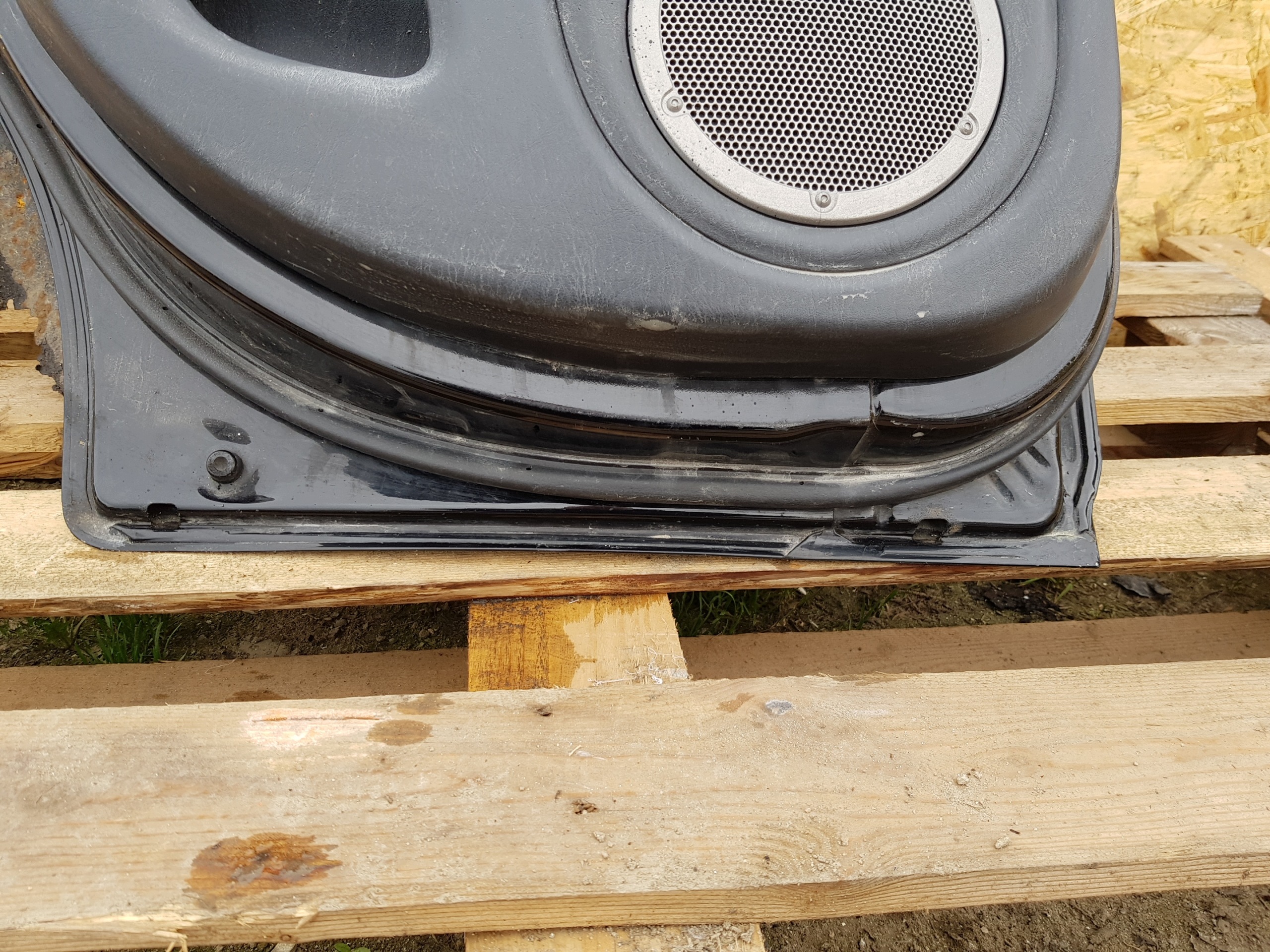 TOYOTA RAV4 II door rear part rear. left black,