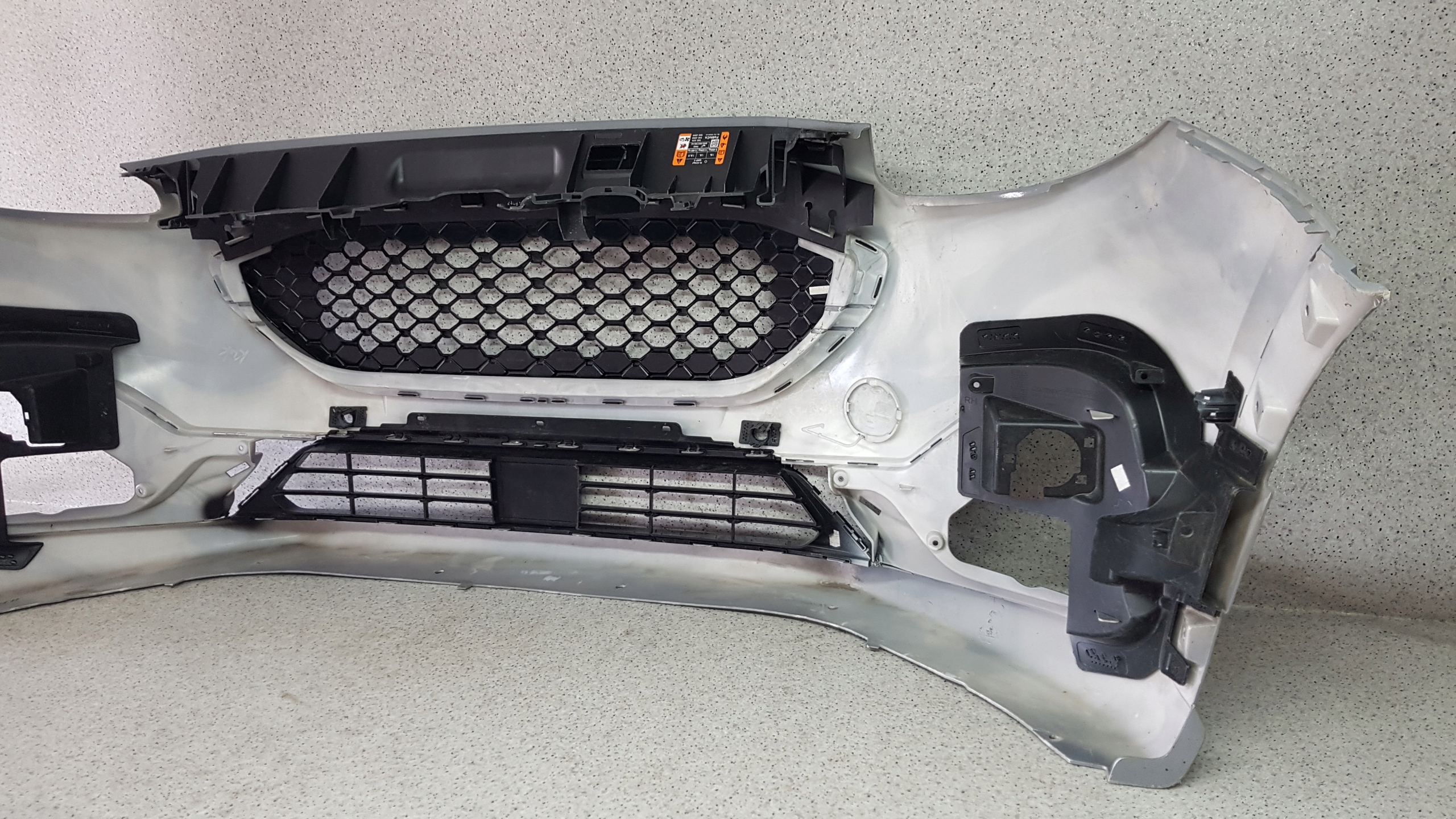 FORD PUMA MK2 II VIGNALE 2019 - Stoßstange vorne 9623