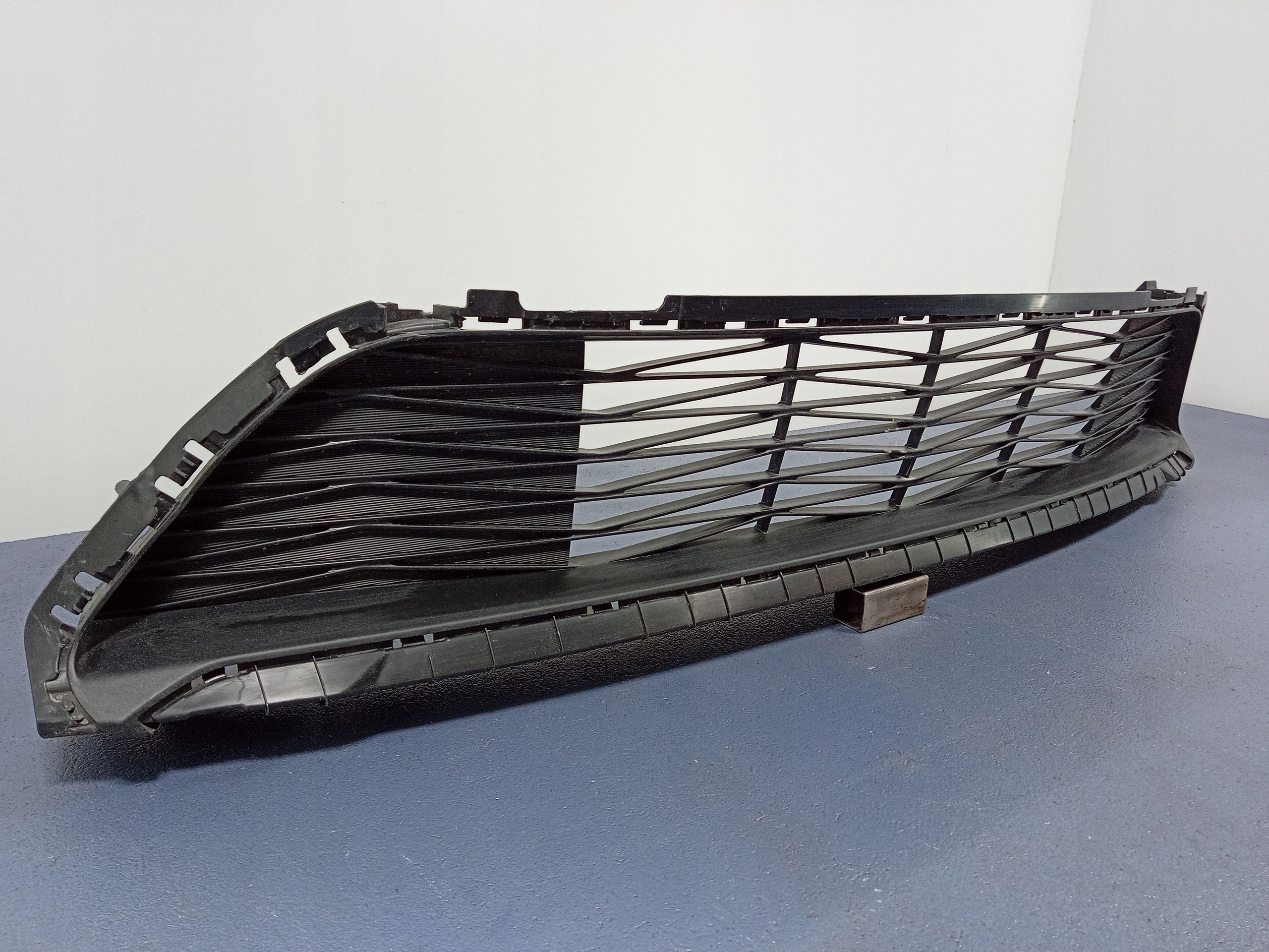 CEED III LIFT KRATKA ZDERZAKA PRZÓD 86560-J7DA0 Strona zabudowy przód