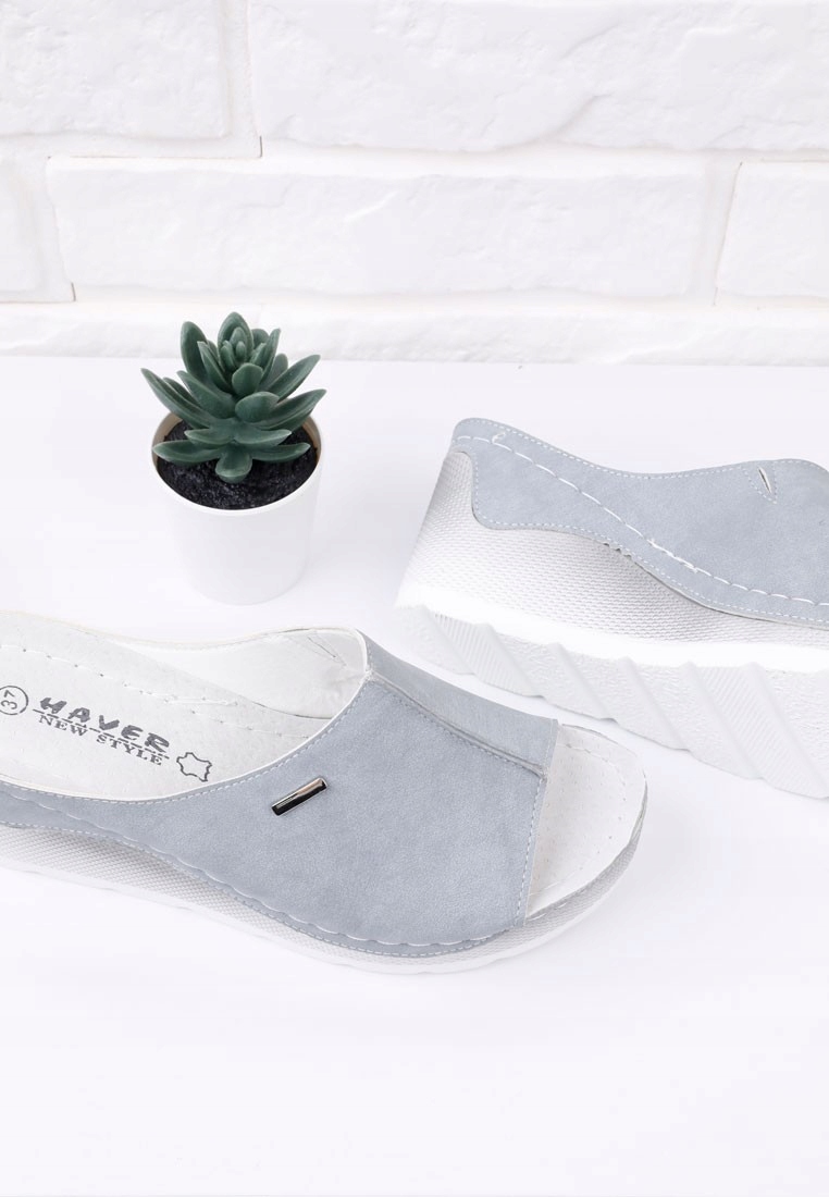 Klapki jasno szare na koturnie 8 Ruth 38 Rozmiar 38