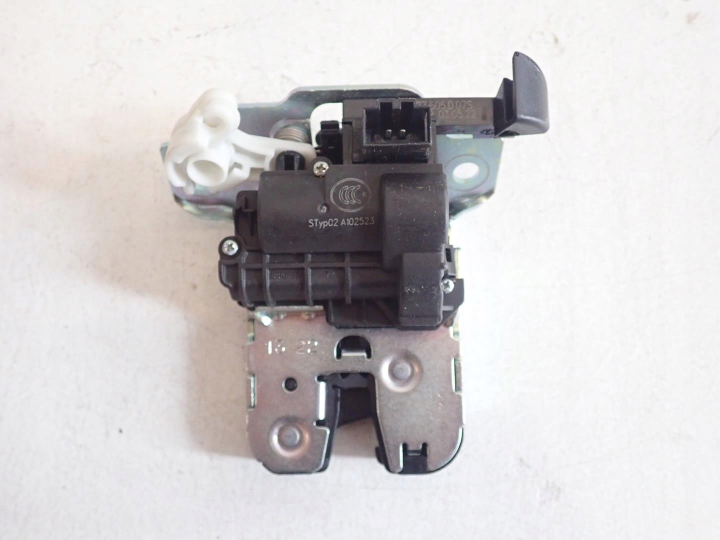 lock bonnet VW PASSAT B8 ARTEON TOURAN 5TA827505D