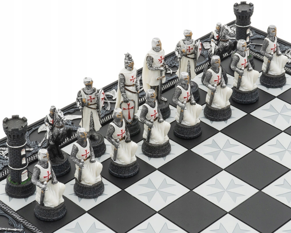 WŁOSKI ZESTAW TEMPLARIUSZE + SZACHOWNICA ŻYWICOWA W STYLU KRZYŻOWCÓW Producent Italfama