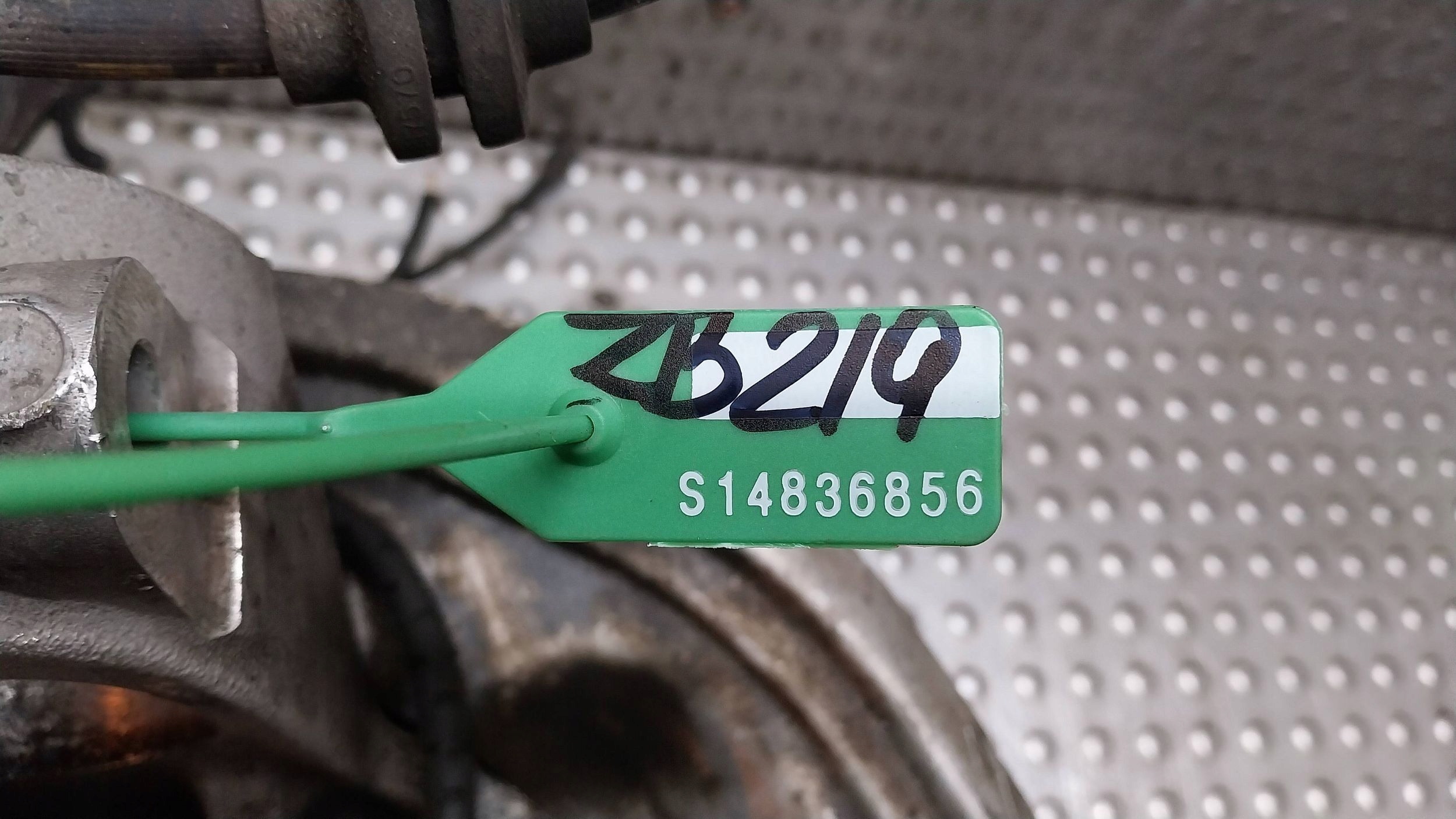 swing of the pivot caliper left front 6764443 BMW E90 E91 E92 E93 E81 E82 E87