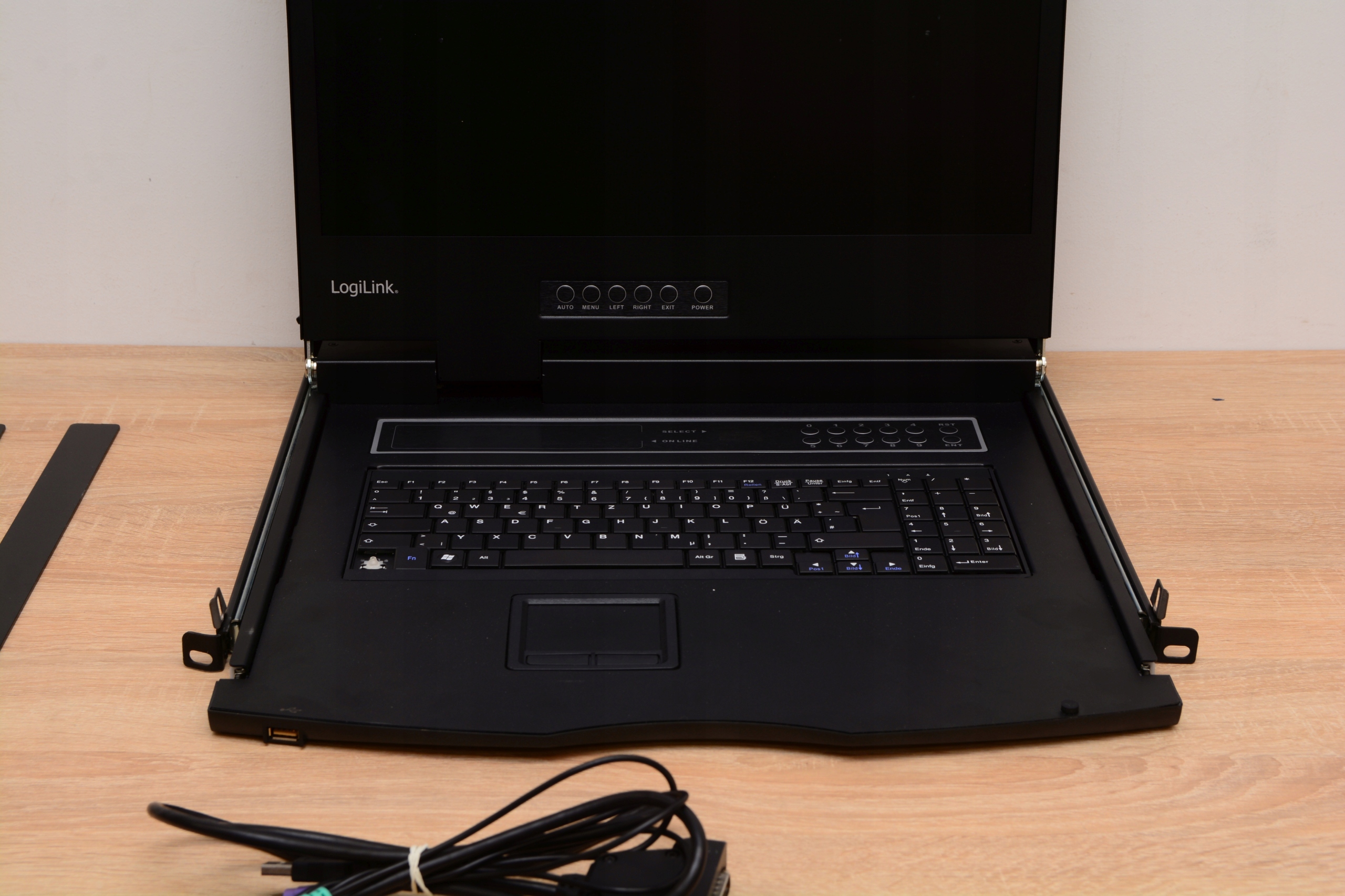 Uszkodzony LogiLink Professional Konsola LCD KVM z monitorem Producent Logilink