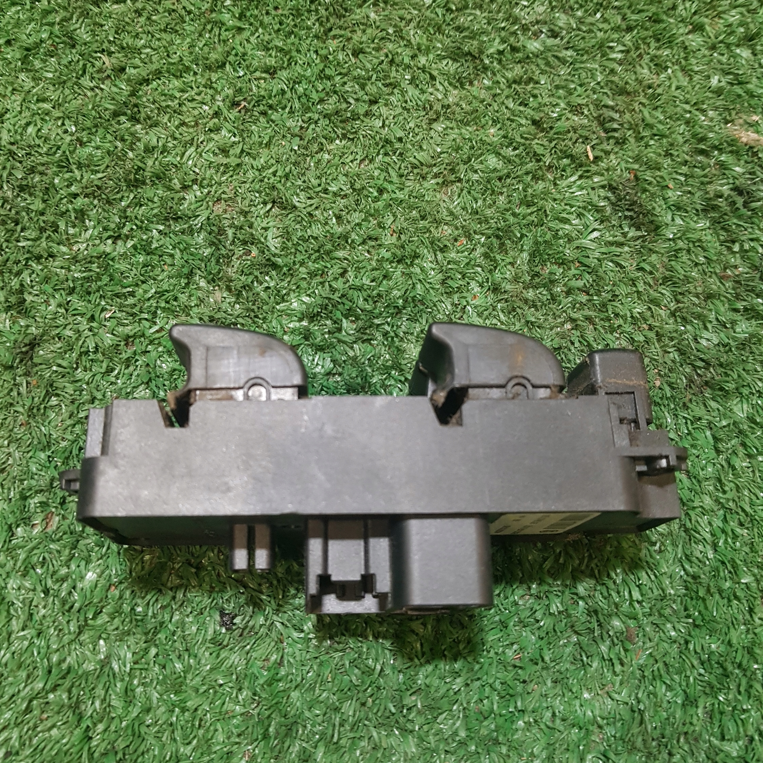 control panel of the window driver´s MAZDA 2 05074535