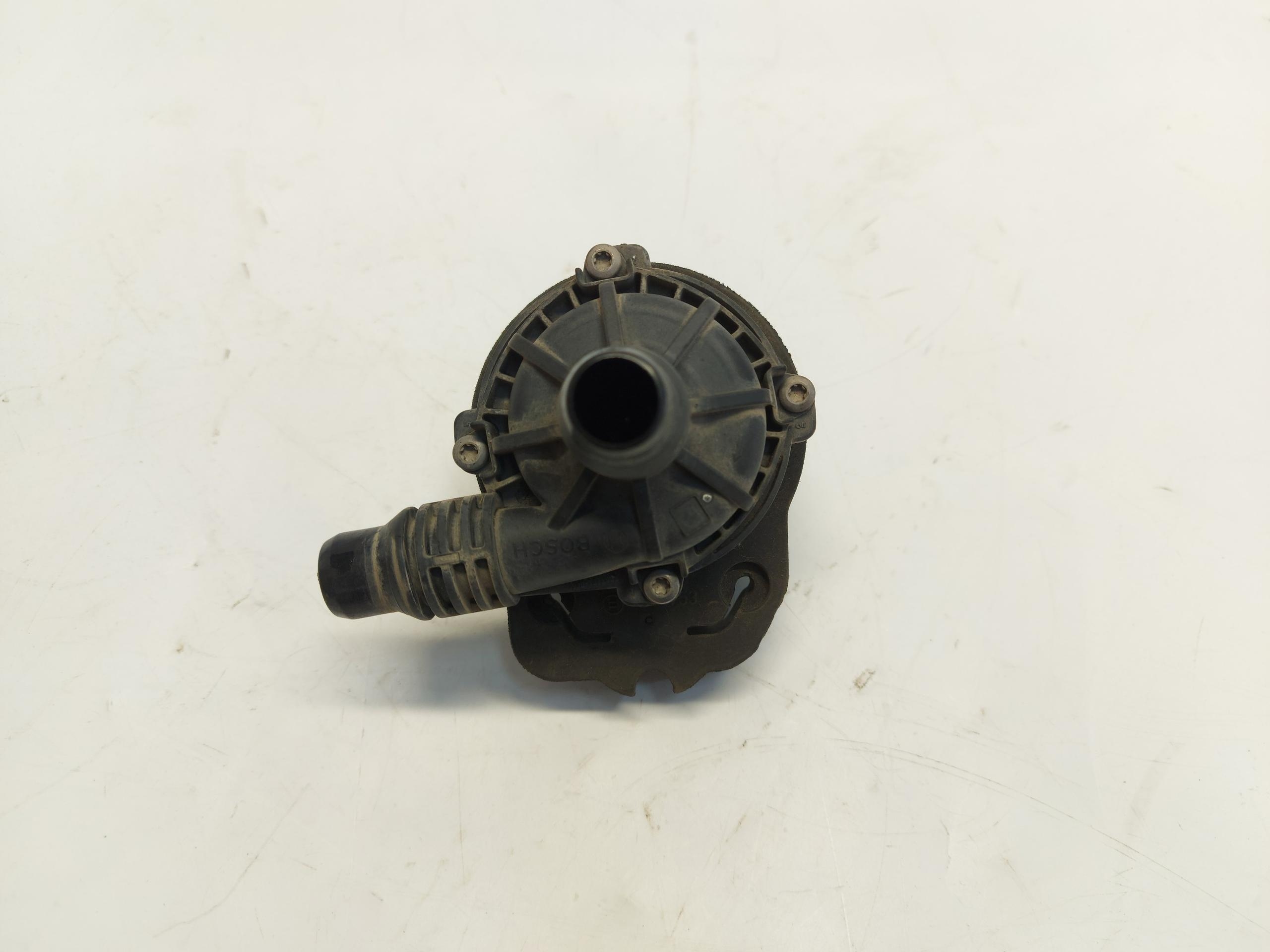 BMW U06 200i 1.5TB water pump electrical 5A03F46