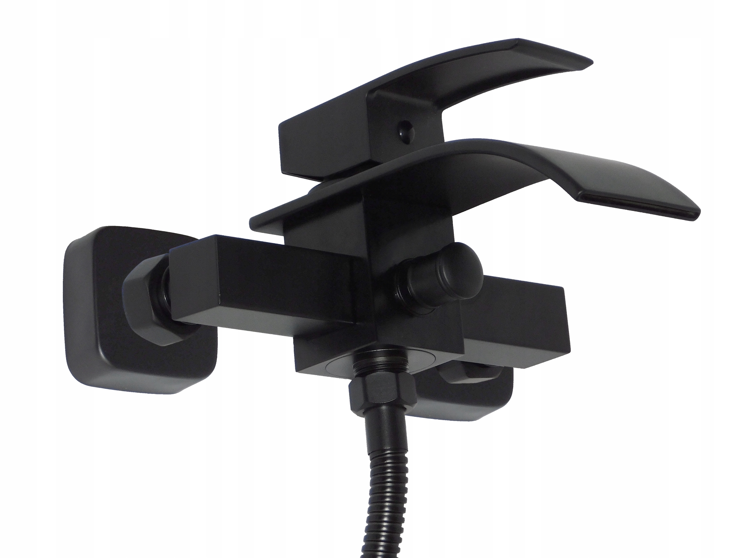 BATERIA WANNOWA ŚCIENNA KASKADA MODENA CZARNA Linia Kaskada