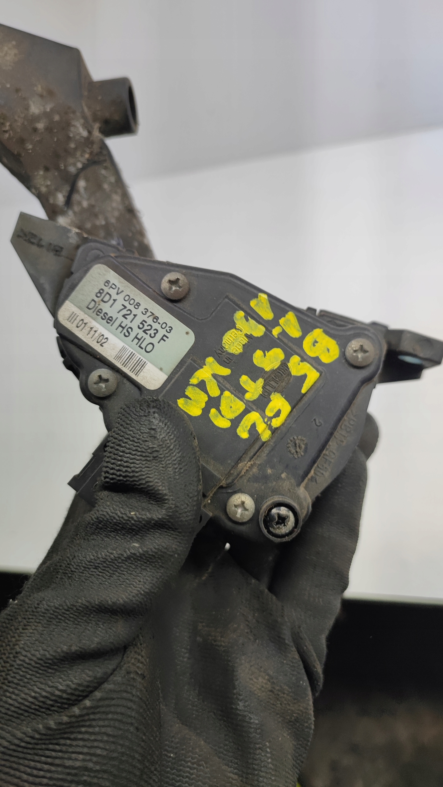 PEDAŁ GAZU VOLKSWAGEN PASSAT B5 8D1721523F Producent części Volkswagen OE