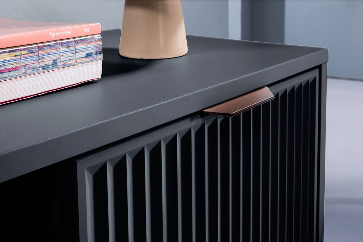 STOLIK SZAFKA LS-3 RTV-135 ryflowane fronty INDIGO + CZARNE NOGI Głębokość mebla 40.6 cm