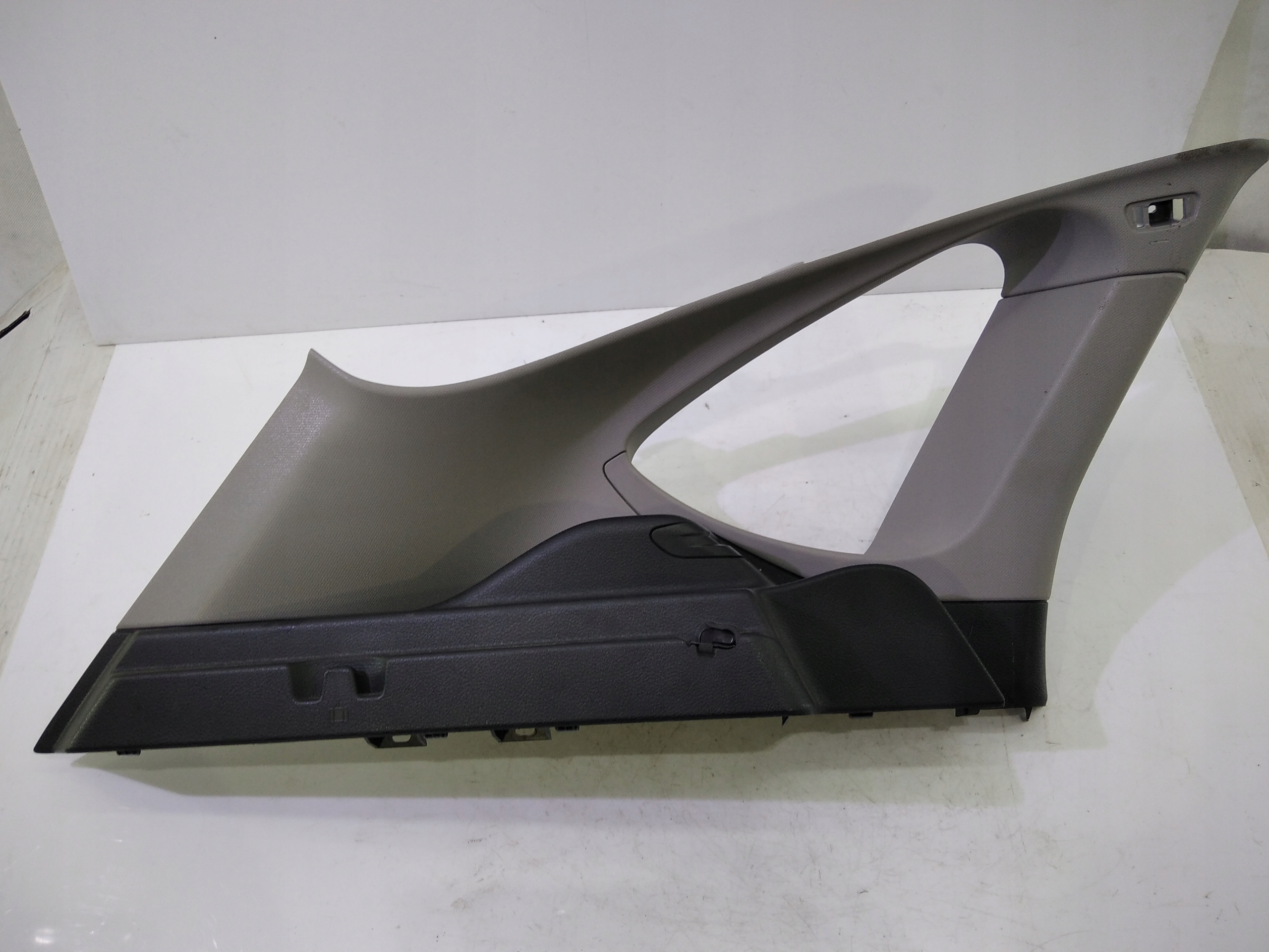 BMW F45 крышка задней левой стойки