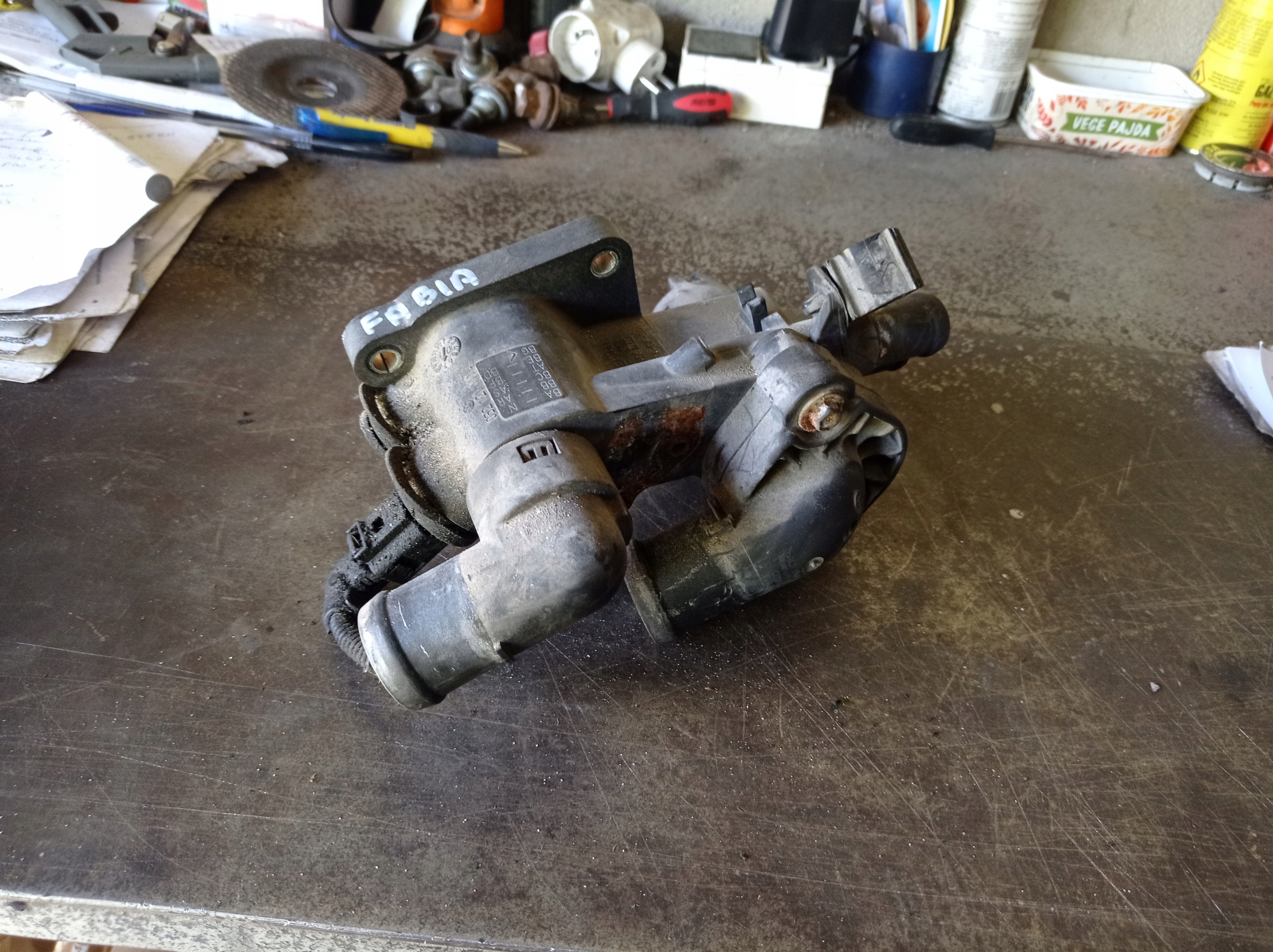 AUDI SEAT SKODA VW OBUDOWA TERMOSTATU 032121111BG