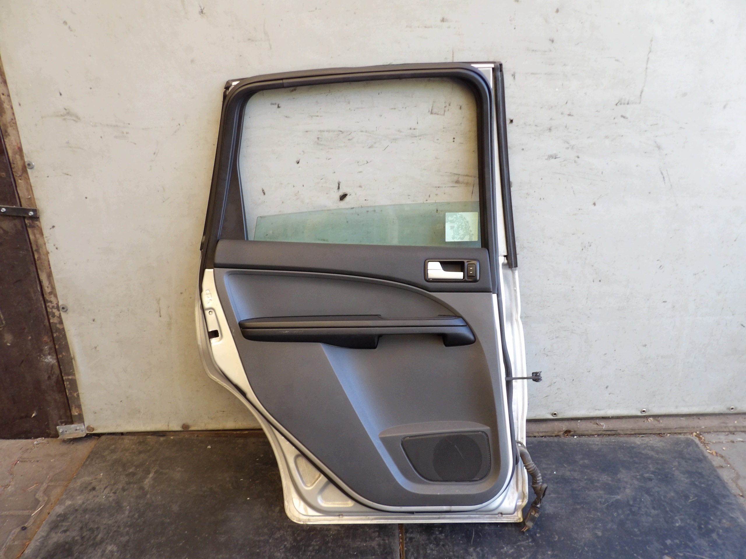 Ford C-max and 2,0 TDCI door rear. left 03