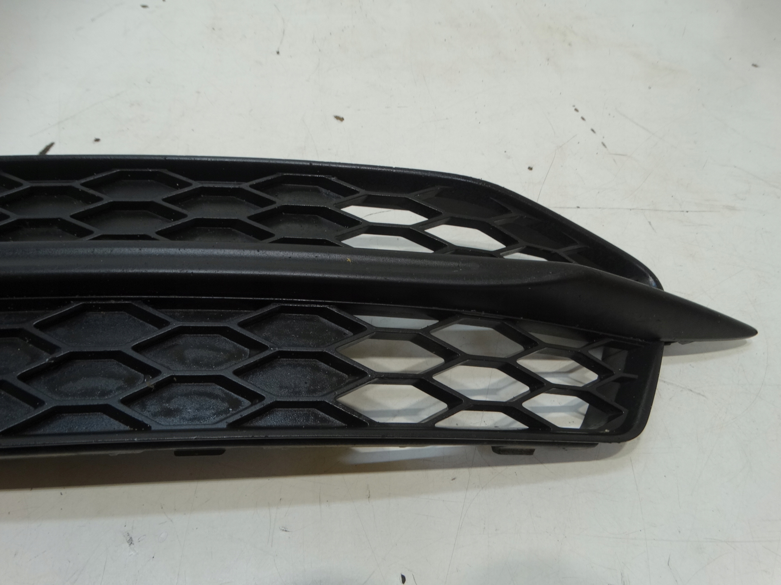 grid spoiler grille of a bumper left AUDI A6 C7 4G0807681D