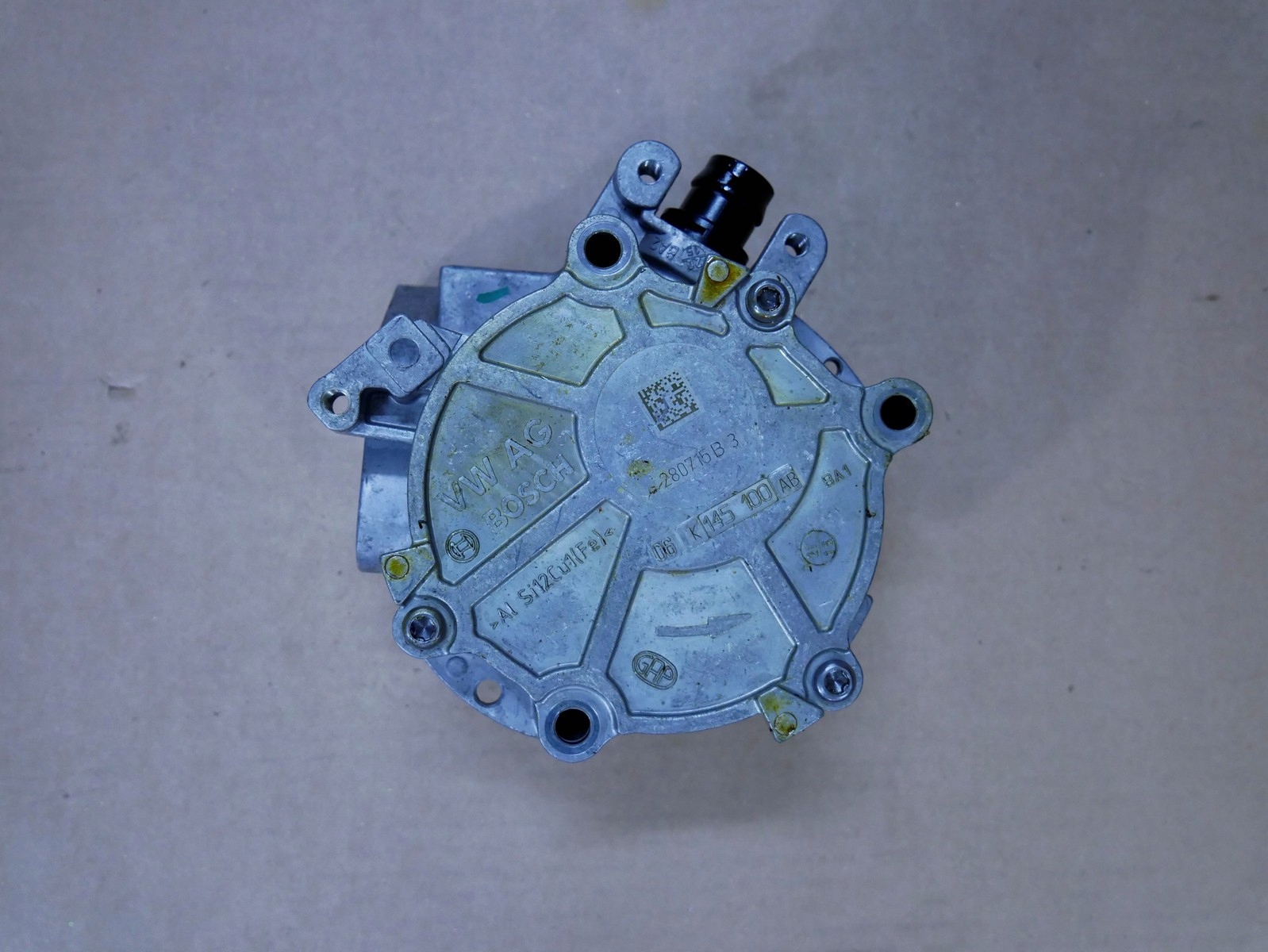 AUDI A3 8V 2.0 TFSI вакуумный насос 06k145100ab