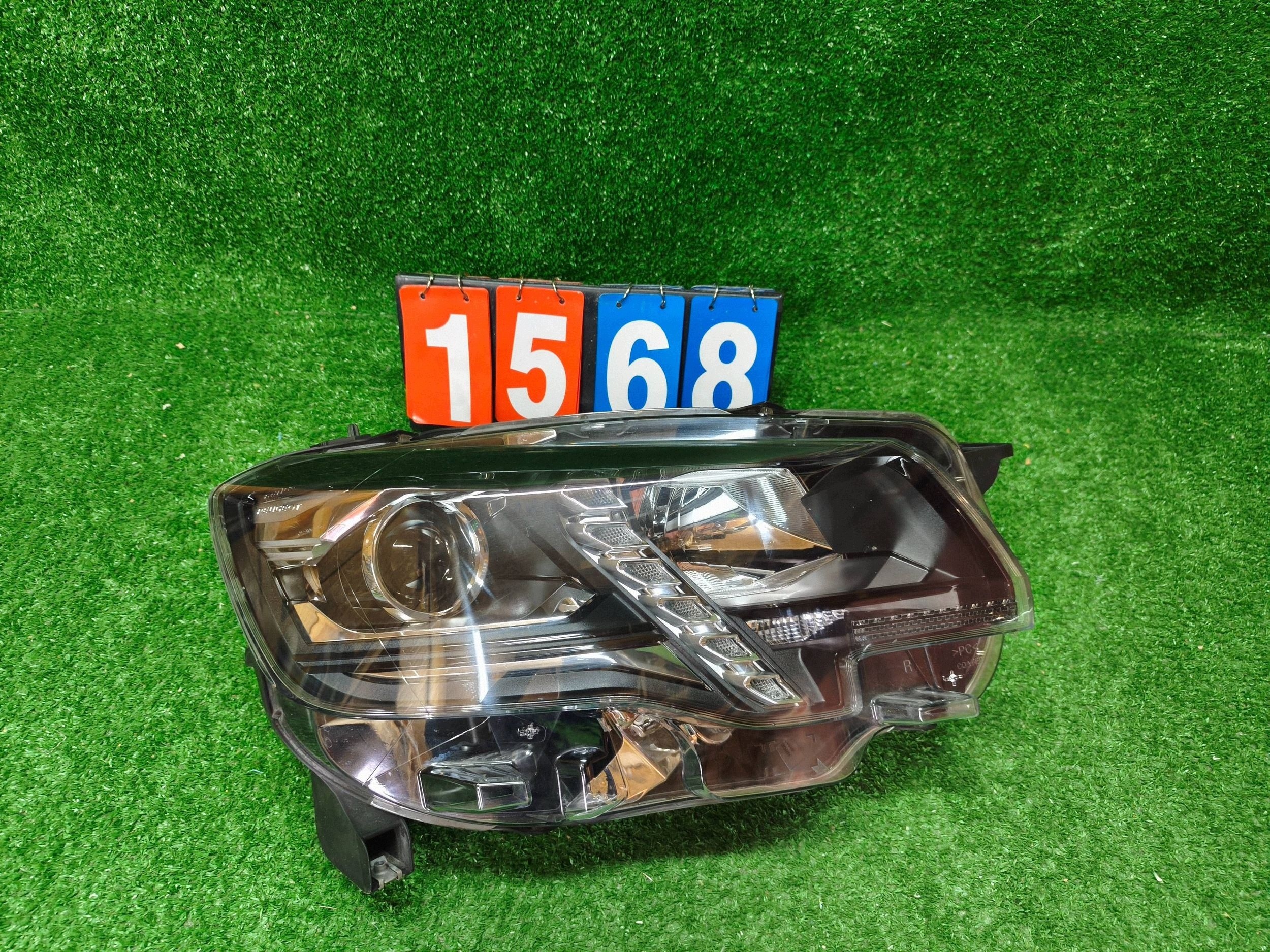 REFLEKTOR right front PEUGEOT RIFTER 18- lens LED NR.R1568