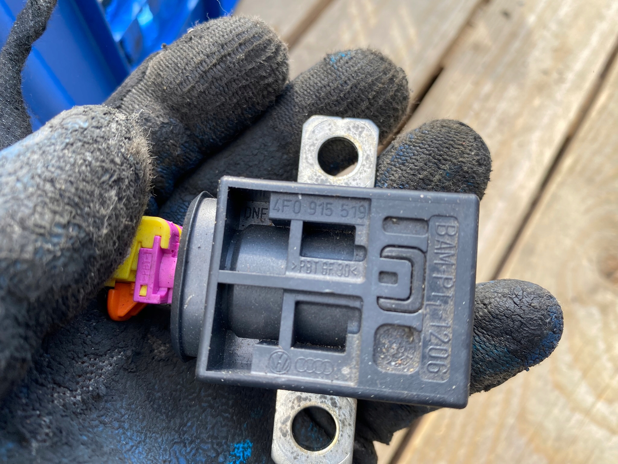 terminal fuse PIROTECHNICZNY AUDI 4F0915519